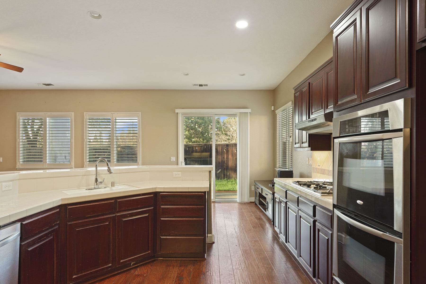 Detail Gallery Image 11 of 41 For 2644 Swainsons Hawk St, Stockton,  CA 95209 - 4 Beds | 3 Baths