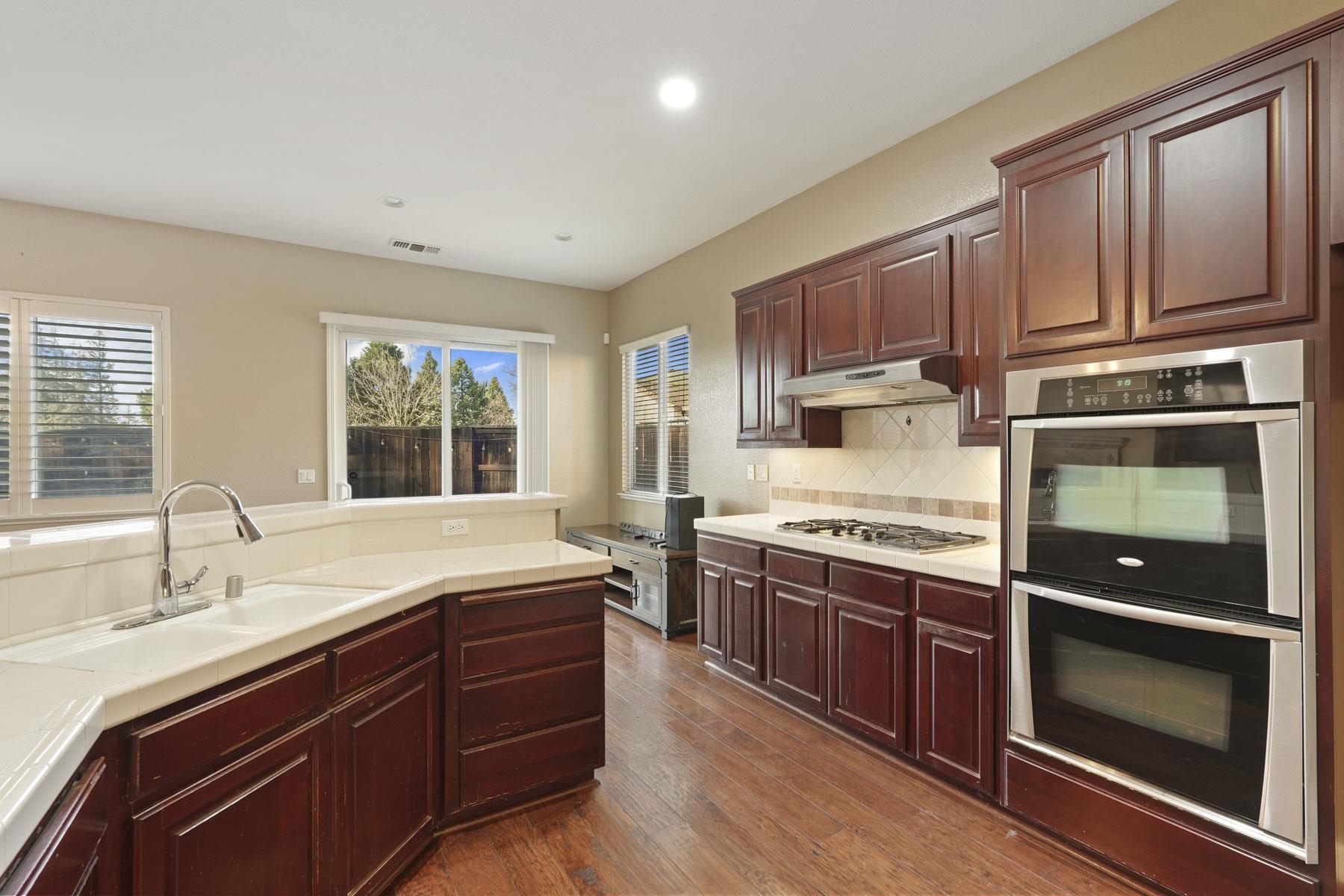 Detail Gallery Image 12 of 41 For 2644 Swainsons Hawk St, Stockton,  CA 95209 - 4 Beds | 3 Baths