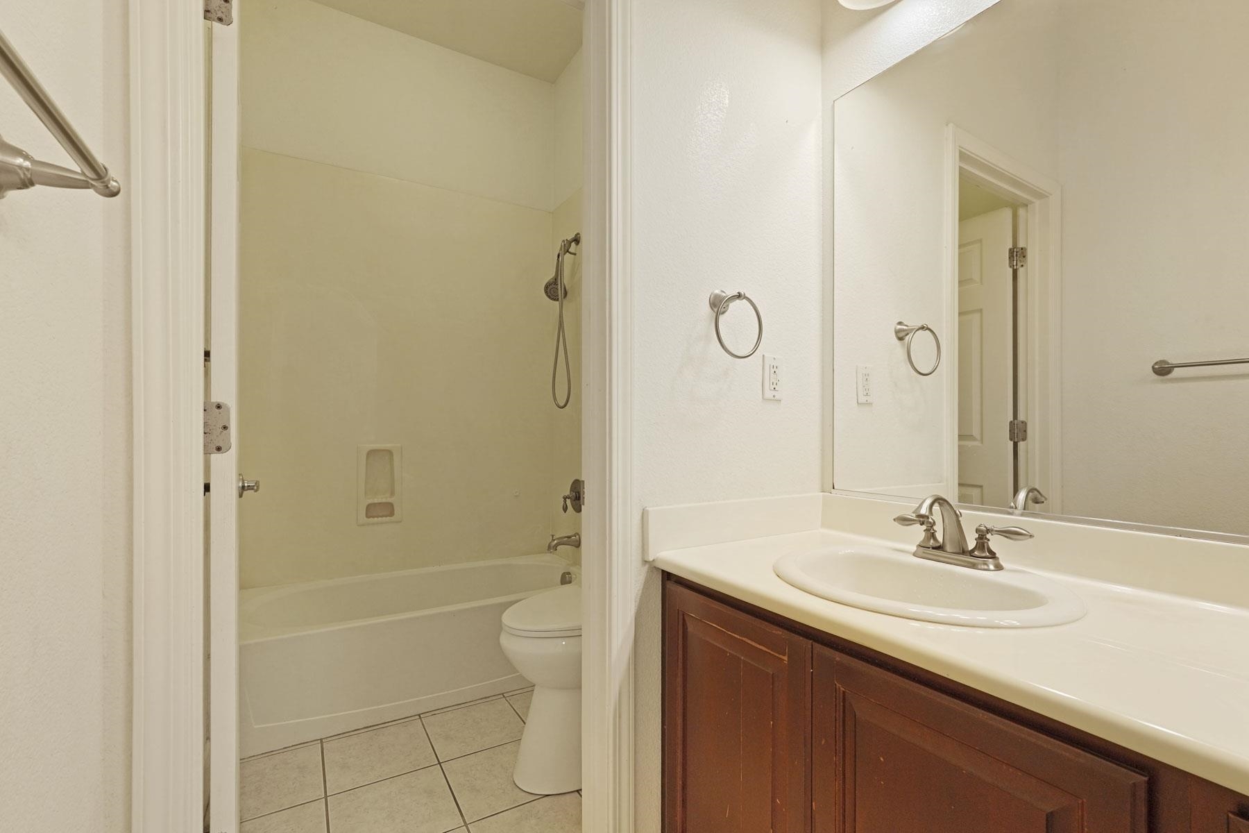 Detail Gallery Image 17 of 41 For 2644 Swainsons Hawk St, Stockton,  CA 95209 - 4 Beds | 3 Baths