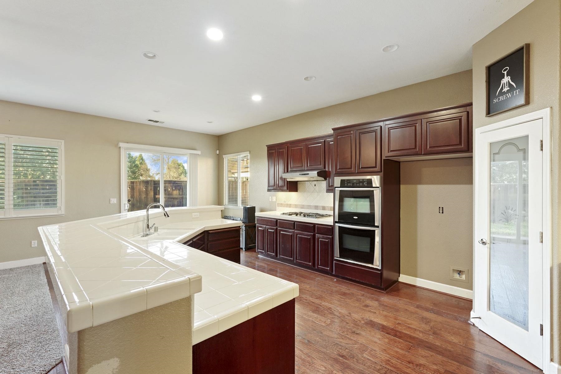 Detail Gallery Image 9 of 41 For 2644 Swainsons Hawk St, Stockton,  CA 95209 - 4 Beds | 3 Baths