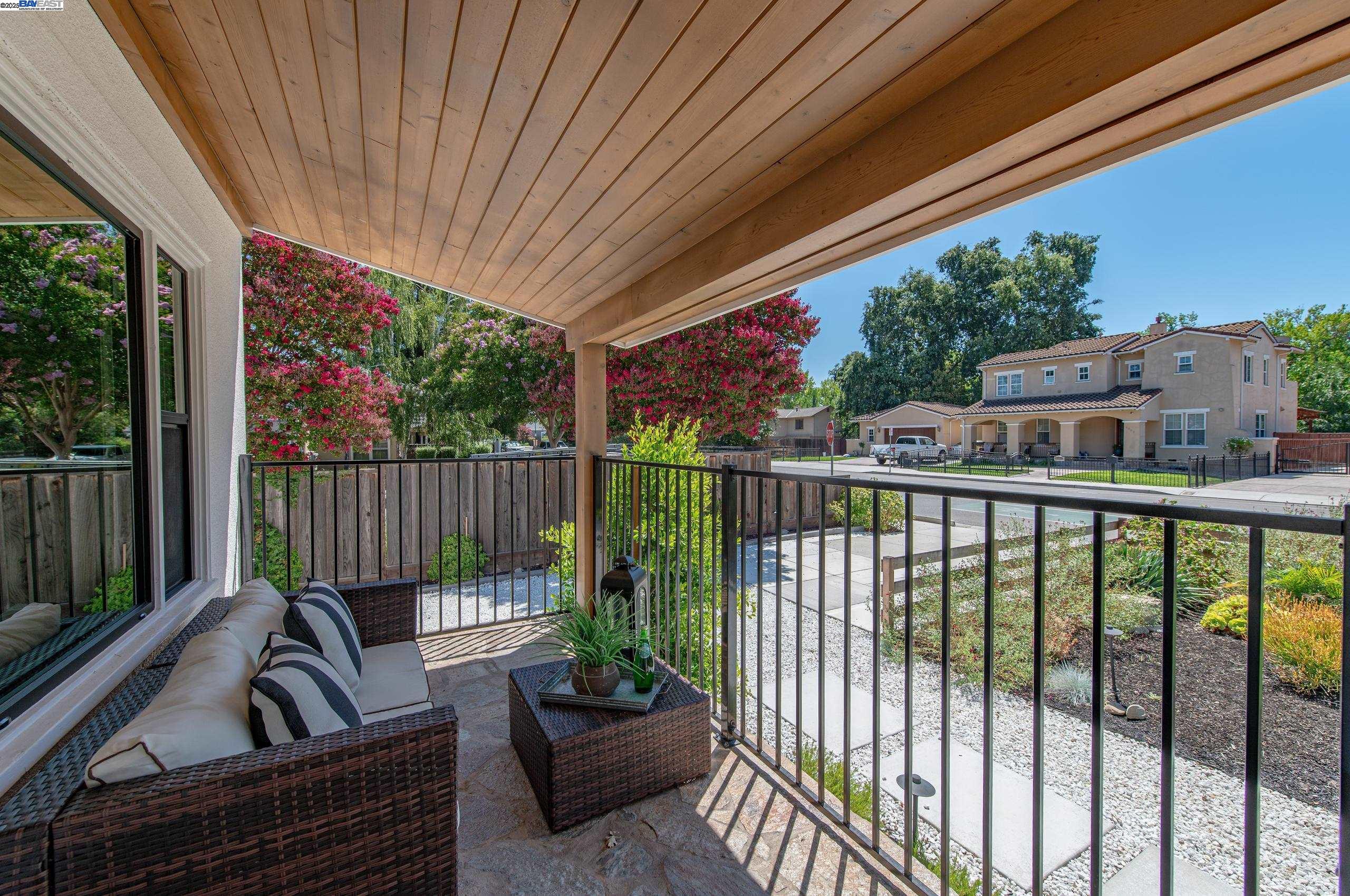 Detail Gallery Image 9 of 49 For 4073 Stanley Blvd, Pleasanton,  CA 94566 - 5 Beds | 3 Baths