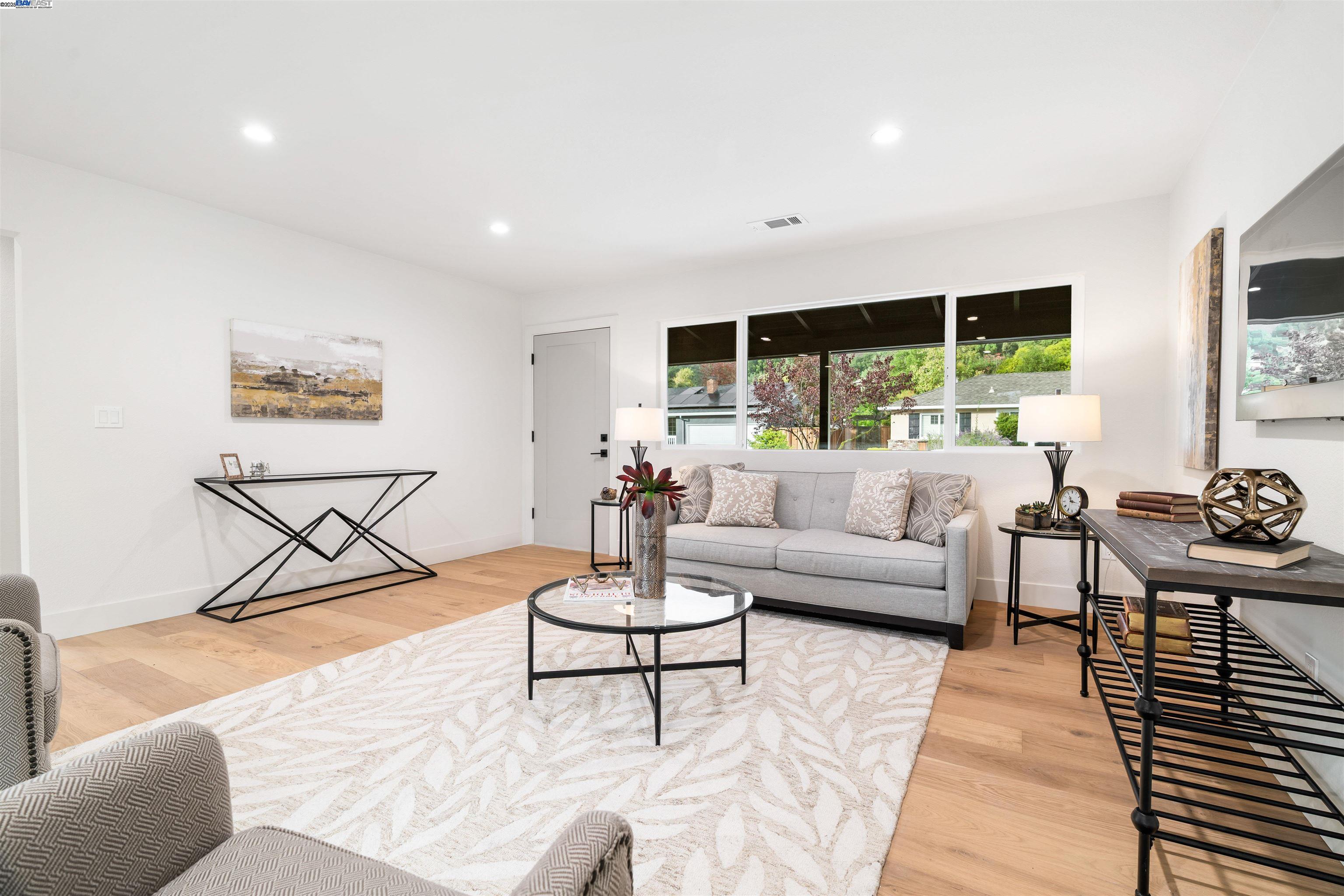 Detail Gallery Image 14 of 54 For 3161 Plymouth Rd, Lafayette,  CA 94549 - 3 Beds | 3 Baths