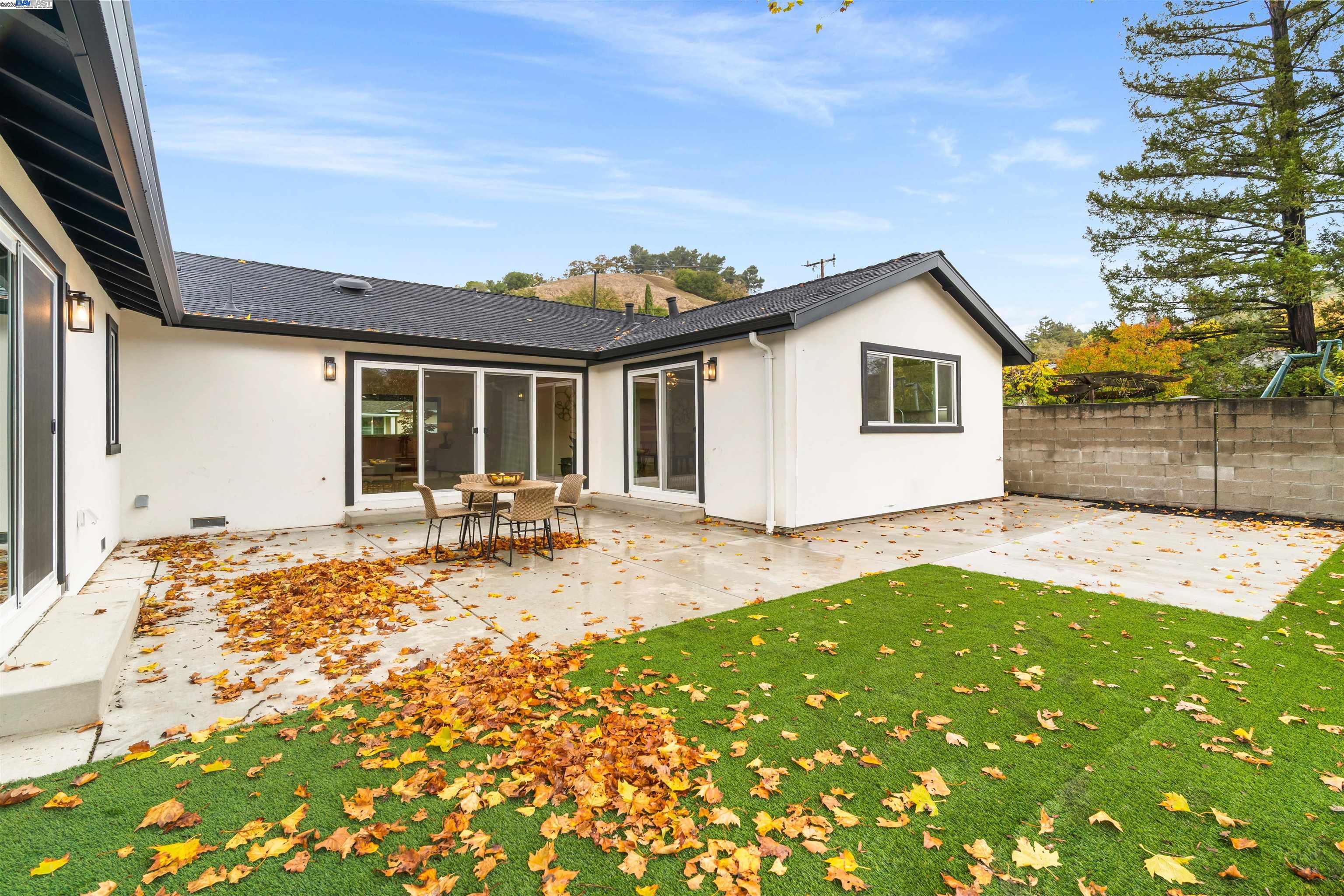 Detail Gallery Image 5 of 54 For 3161 Plymouth Rd, Lafayette,  CA 94549 - 3 Beds | 3 Baths