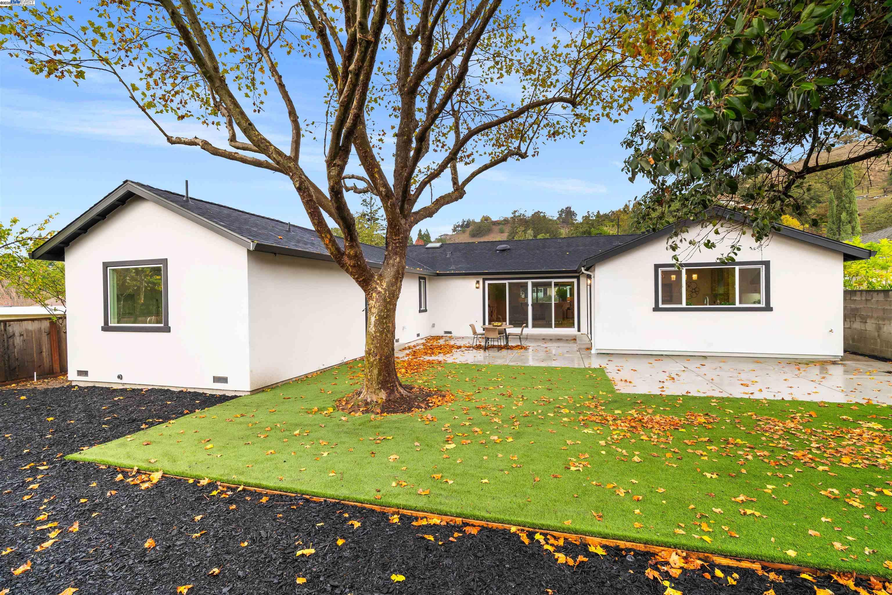 Detail Gallery Image 9 of 54 For 3161 Plymouth Rd, Lafayette,  CA 94549 - 3 Beds | 3 Baths