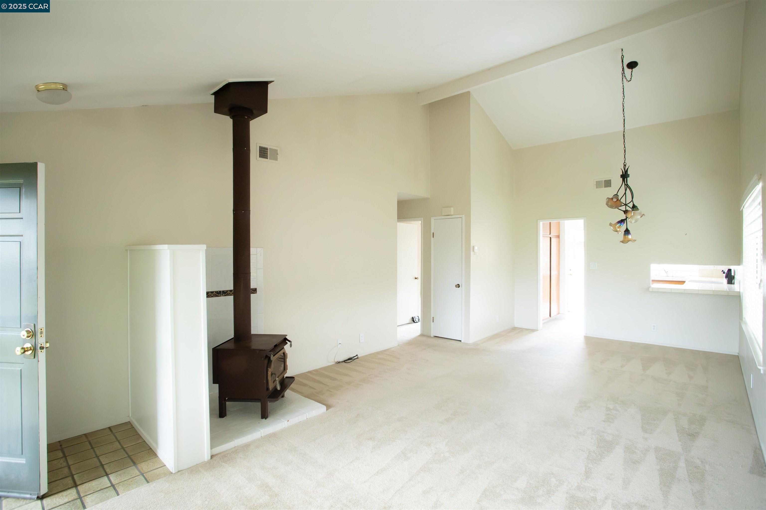 Detail Gallery Image 2 of 22 For 130 Summerside Cir, Danville,  CA 94526 - 2 Beds | 2 Baths