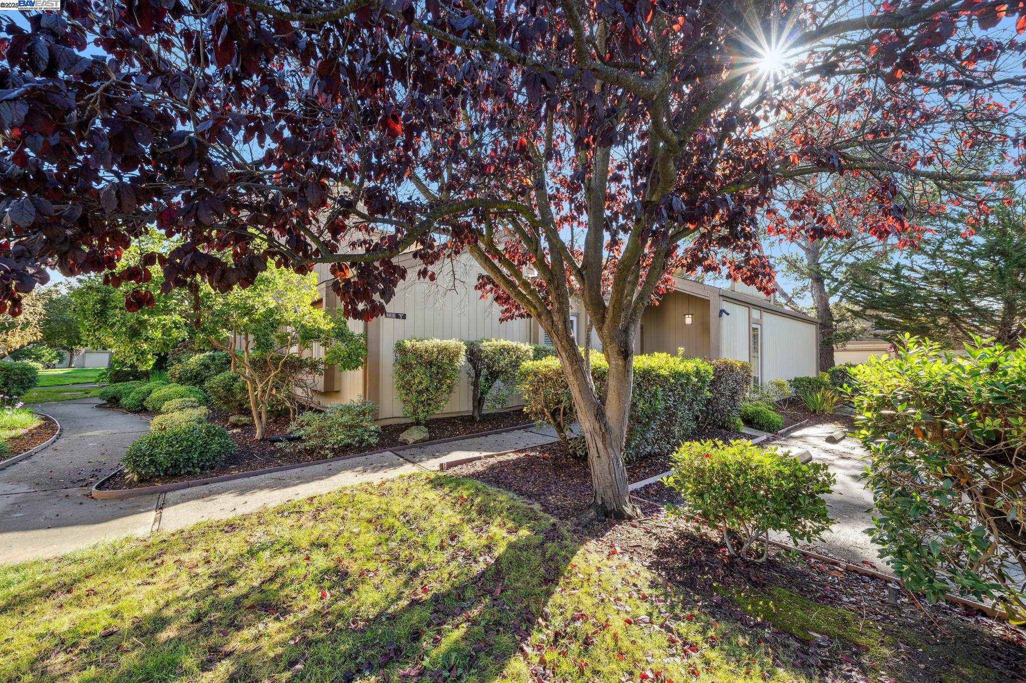 Detail Gallery Image 2 of 37 For 3201 Fiji Lane, Alameda,  CA 94502 - 2 Beds | 2 Baths