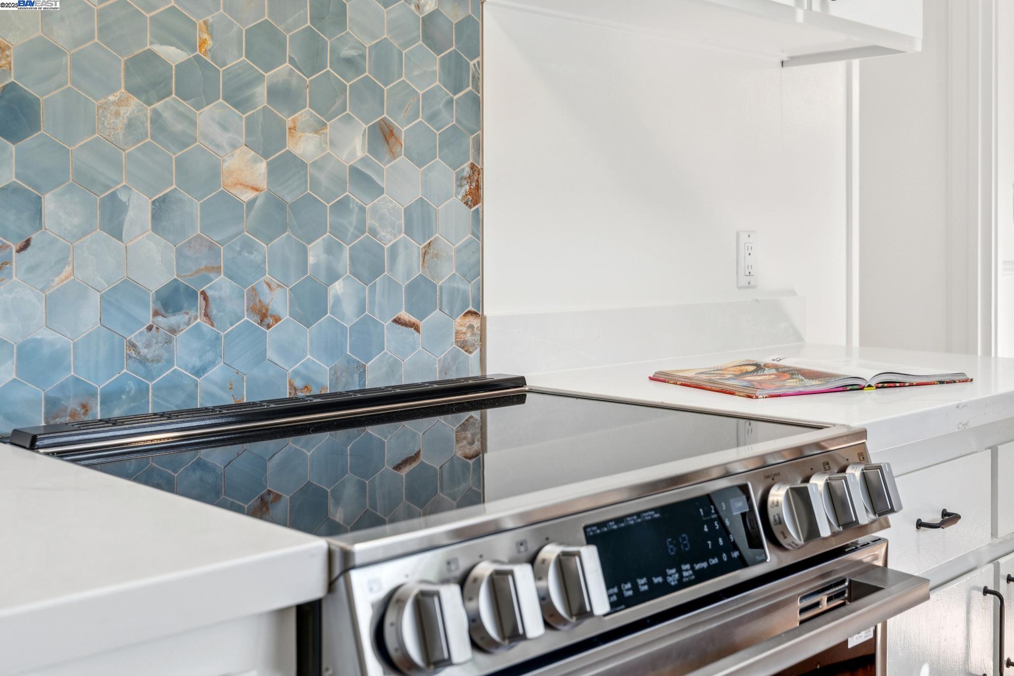 Detail Gallery Image 12 of 37 For 3201 Fiji Lane, Alameda,  CA 94502 - 2 Beds | 2 Baths