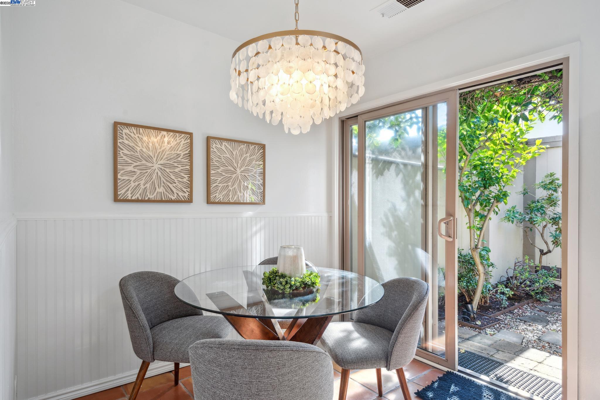 Detail Gallery Image 14 of 37 For 3201 Fiji Lane, Alameda,  CA 94502 - 2 Beds | 2 Baths