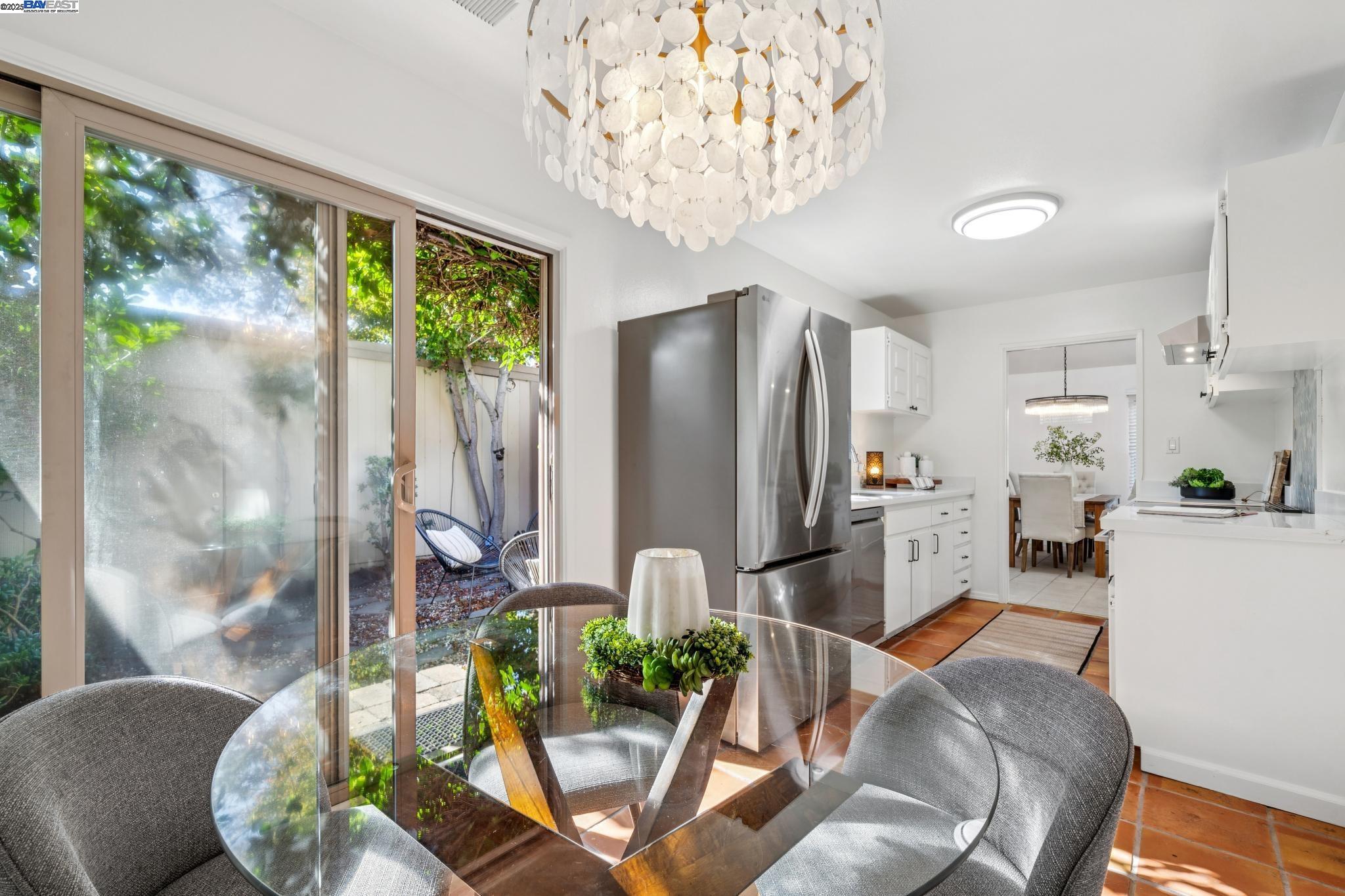 Detail Gallery Image 14 of 37 For 3201 Fiji Lane, Alameda,  CA 94502 - 2 Beds | 2 Baths