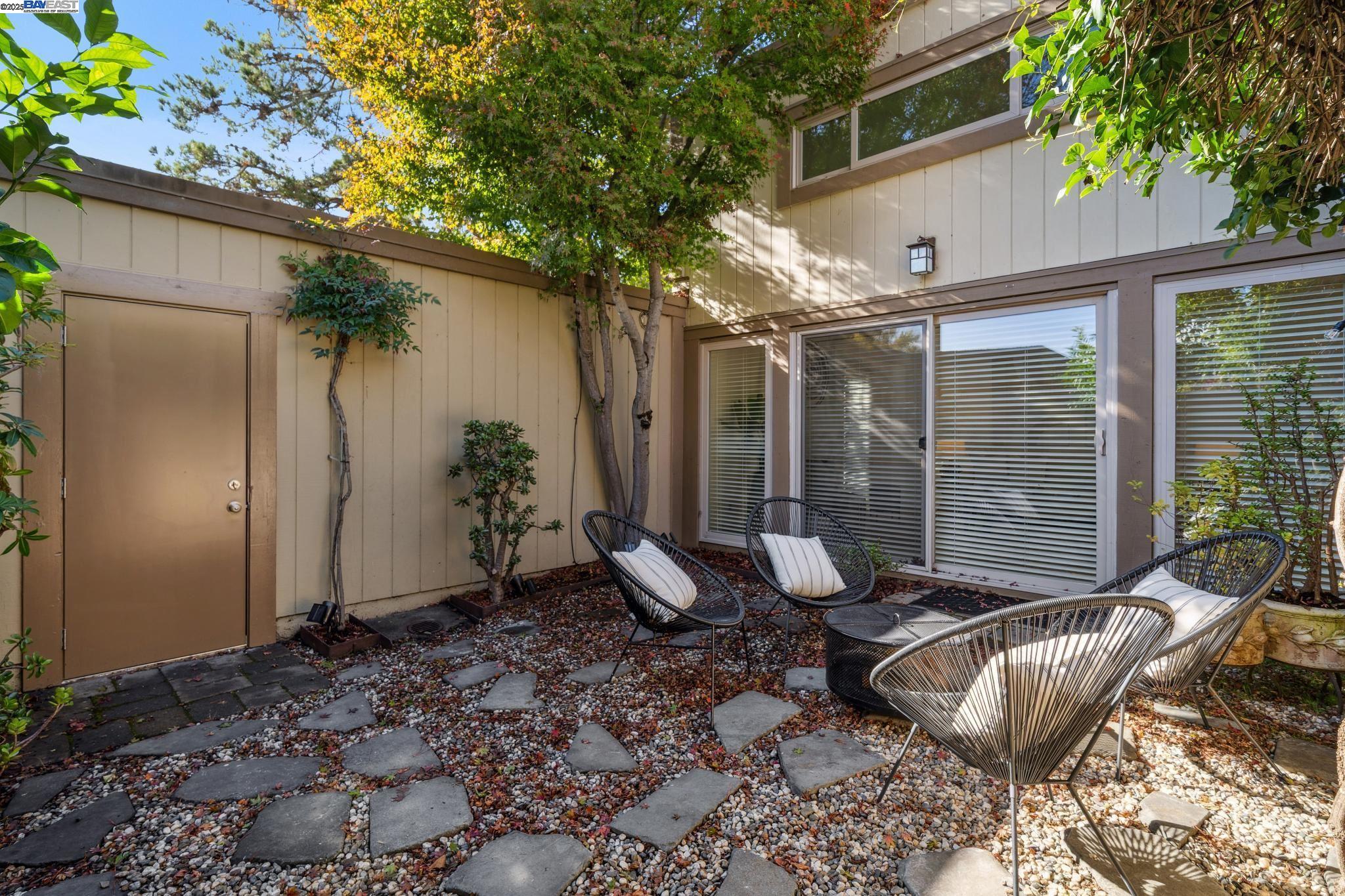 Detail Gallery Image 15 of 37 For 3201 Fiji Lane, Alameda,  CA 94502 - 2 Beds | 2 Baths