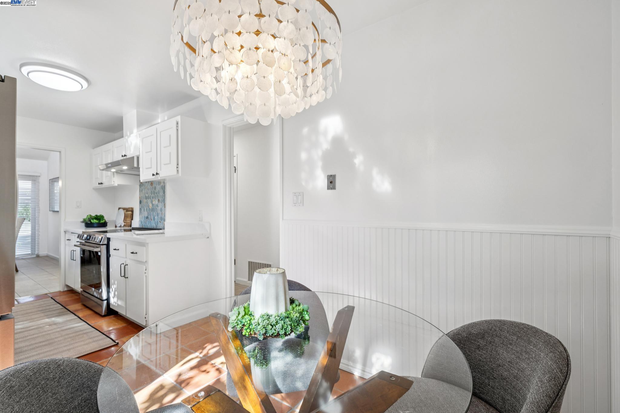 Detail Gallery Image 18 of 37 For 3201 Fiji Lane, Alameda,  CA 94502 - 2 Beds | 2 Baths