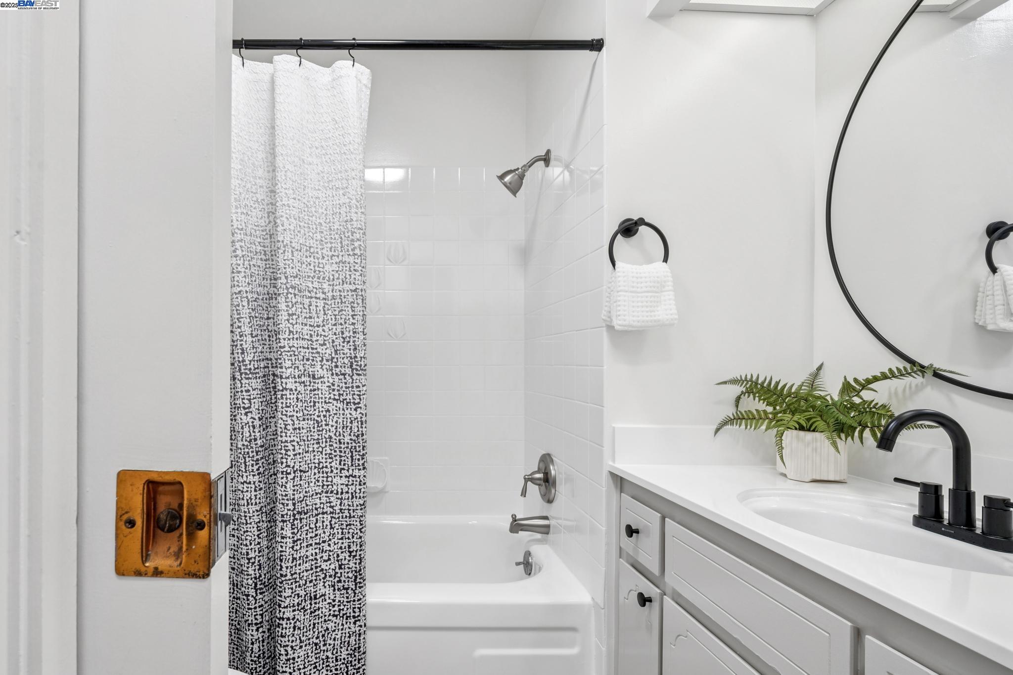 Detail Gallery Image 22 of 37 For 3201 Fiji Lane, Alameda,  CA 94502 - 2 Beds | 2 Baths