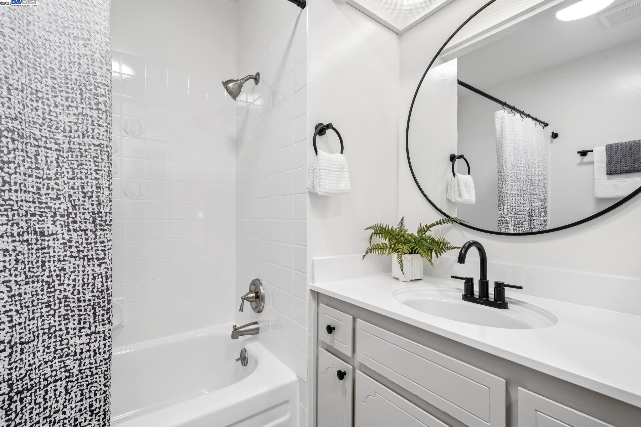 Detail Gallery Image 24 of 37 For 3201 Fiji Lane, Alameda,  CA 94502 - 2 Beds | 2 Baths