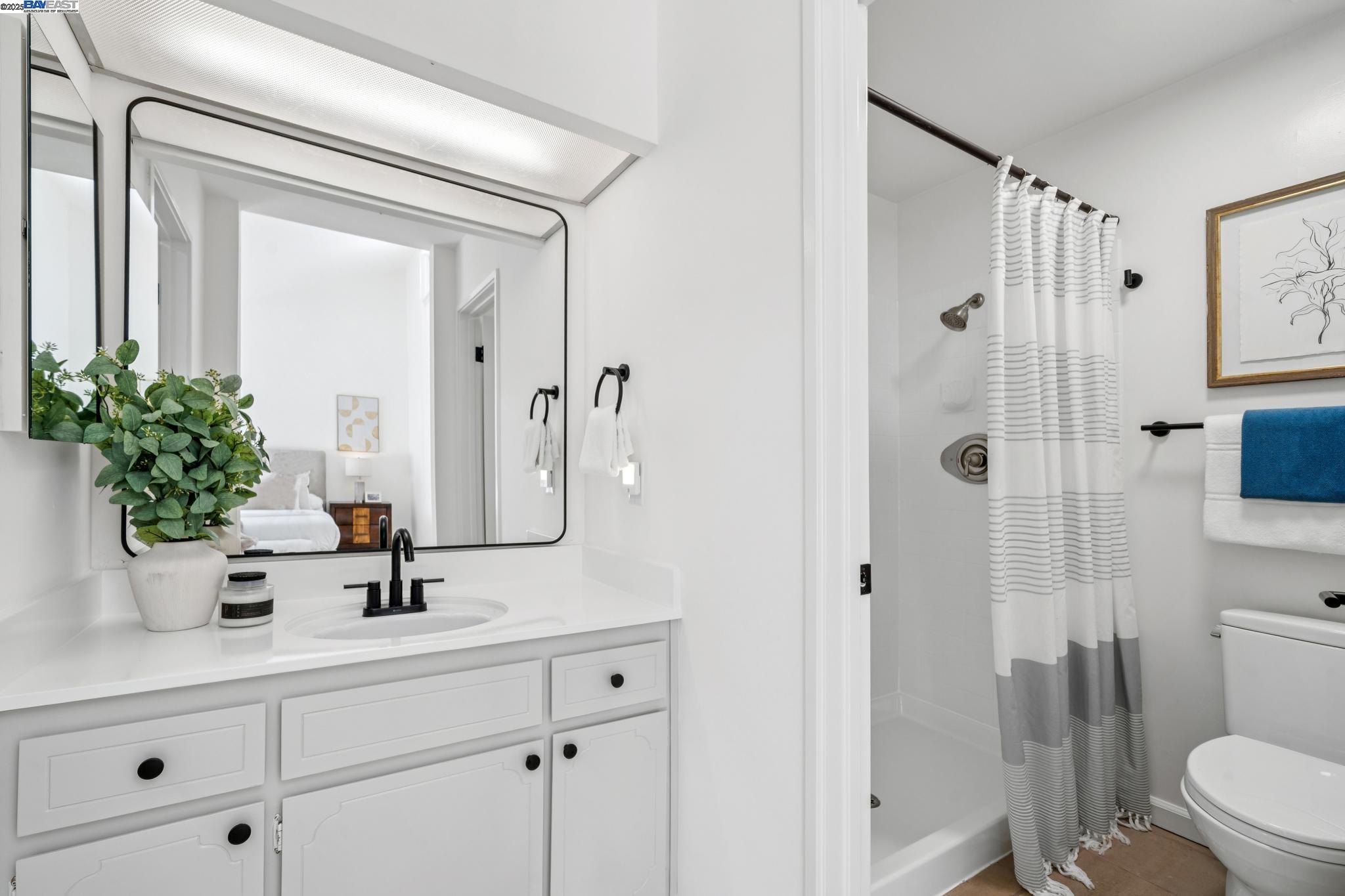 Detail Gallery Image 27 of 37 For 3201 Fiji Lane, Alameda,  CA 94502 - 2 Beds | 2 Baths