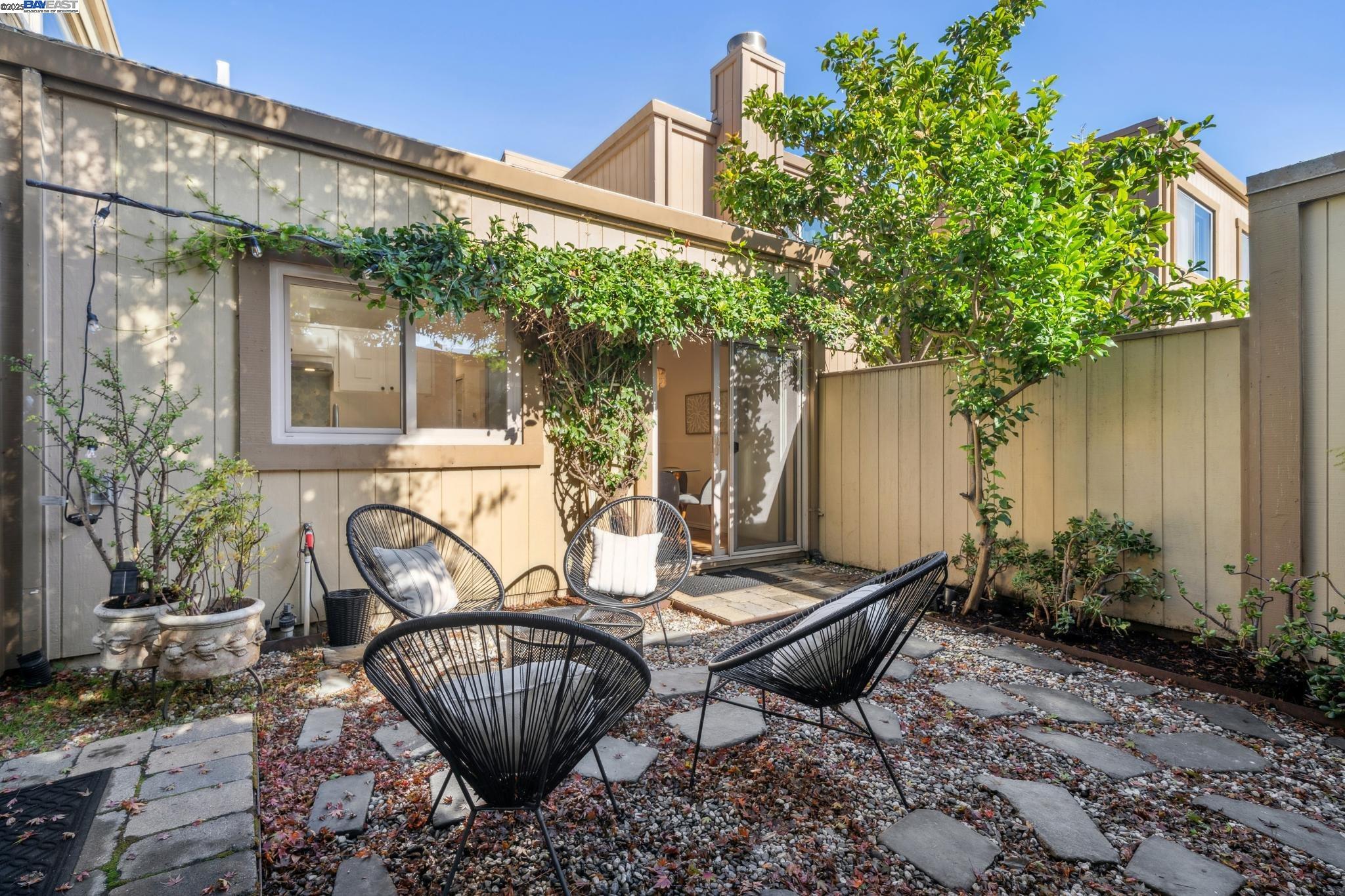 Detail Gallery Image 31 of 37 For 3201 Fiji Lane, Alameda,  CA 94502 - 2 Beds | 2 Baths