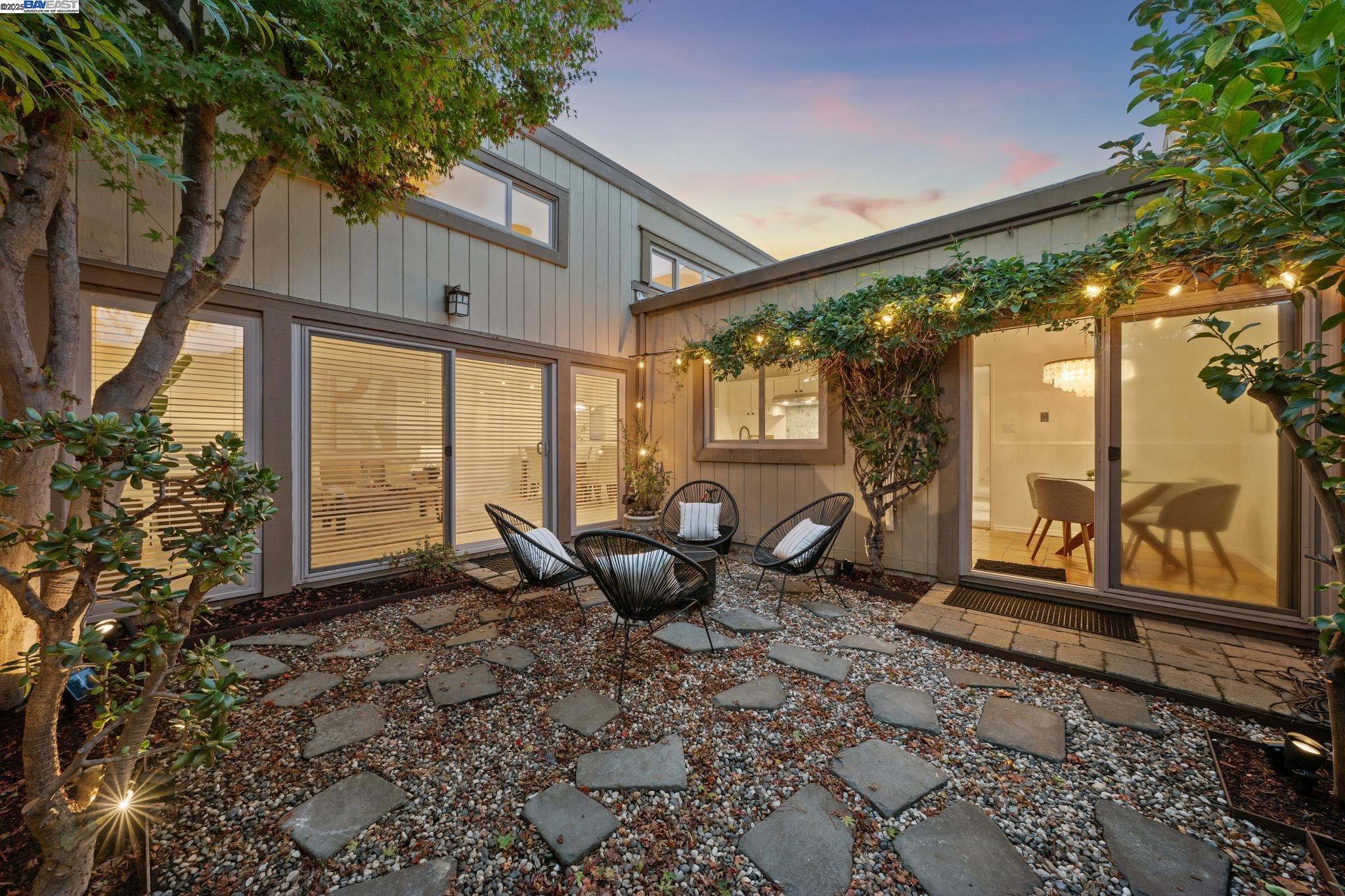 Detail Gallery Image 32 of 37 For 3201 Fiji Lane, Alameda,  CA 94502 - 2 Beds | 2 Baths