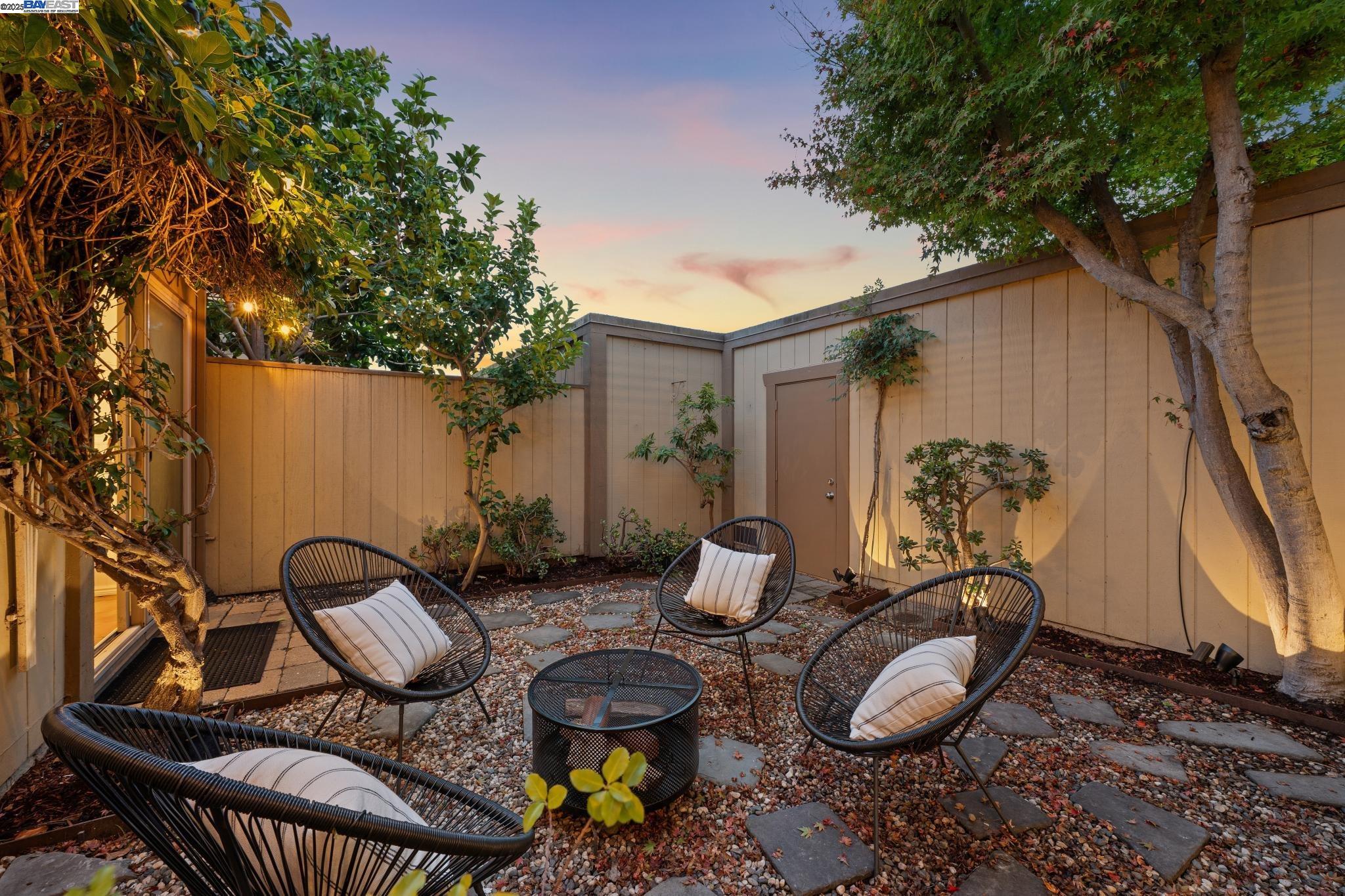 Detail Gallery Image 34 of 37 For 3201 Fiji Lane, Alameda,  CA 94502 - 2 Beds | 2 Baths