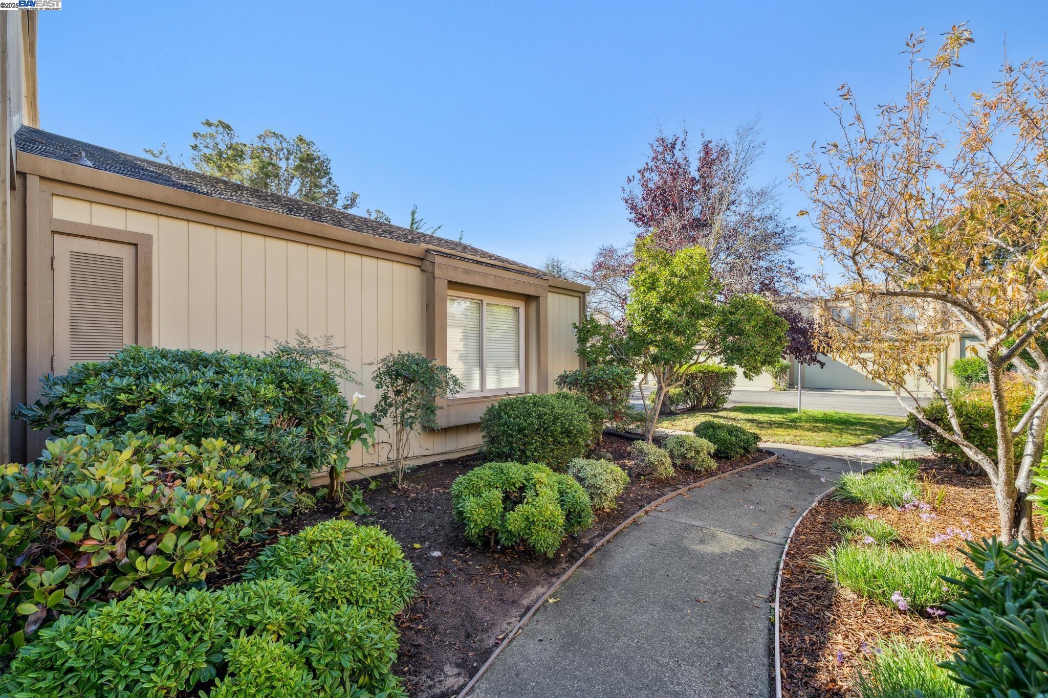 Detail Gallery Image 37 of 37 For 3201 Fiji Lane, Alameda,  CA 94502 - 2 Beds | 2 Baths