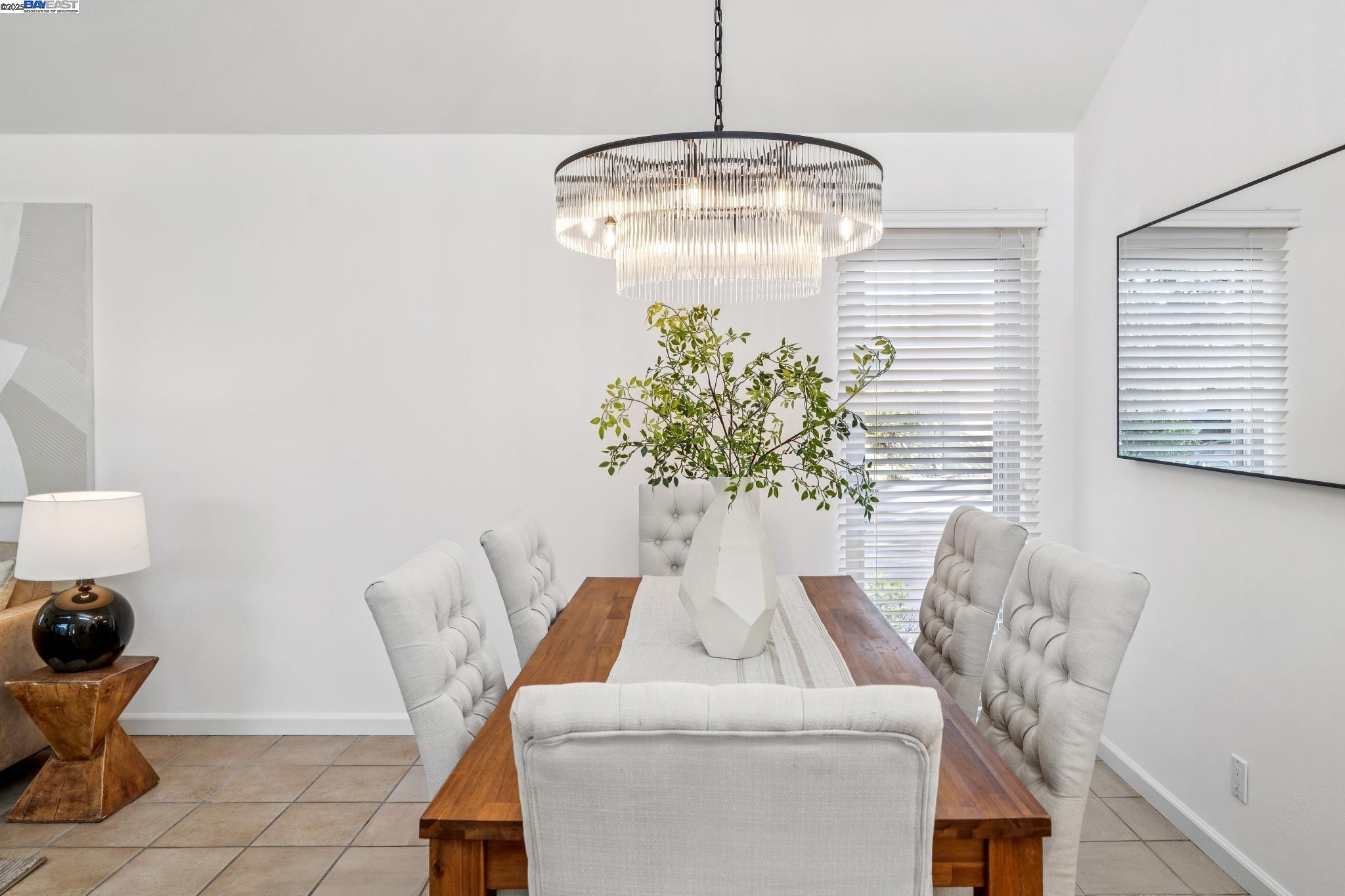 Detail Gallery Image 8 of 37 For 3201 Fiji Lane, Alameda,  CA 94502 - 2 Beds | 2 Baths