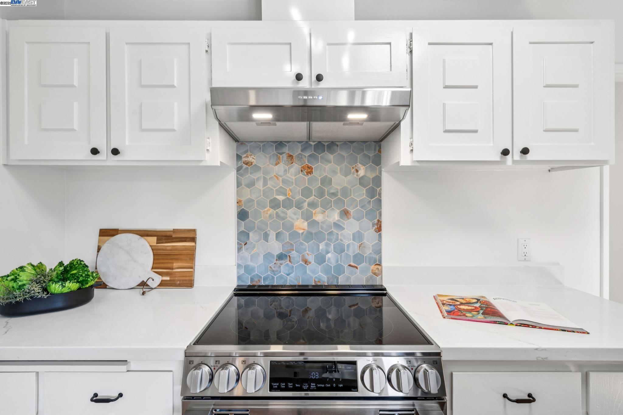 Detail Gallery Image 10 of 37 For 3201 Fiji Lane, Alameda,  CA 94502 - 2 Beds | 2 Baths