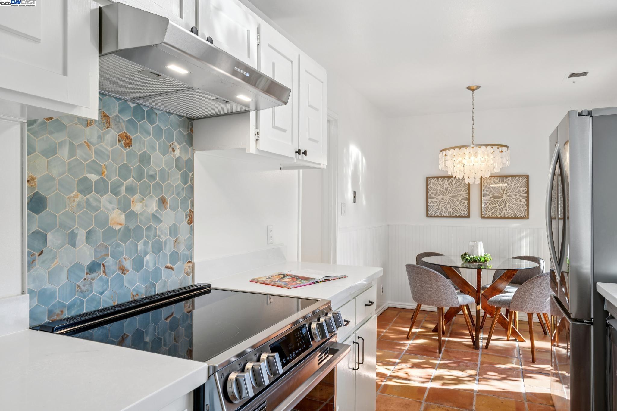 Detail Gallery Image 10 of 37 For 3201 Fiji Lane, Alameda,  CA 94502 - 2 Beds | 2 Baths