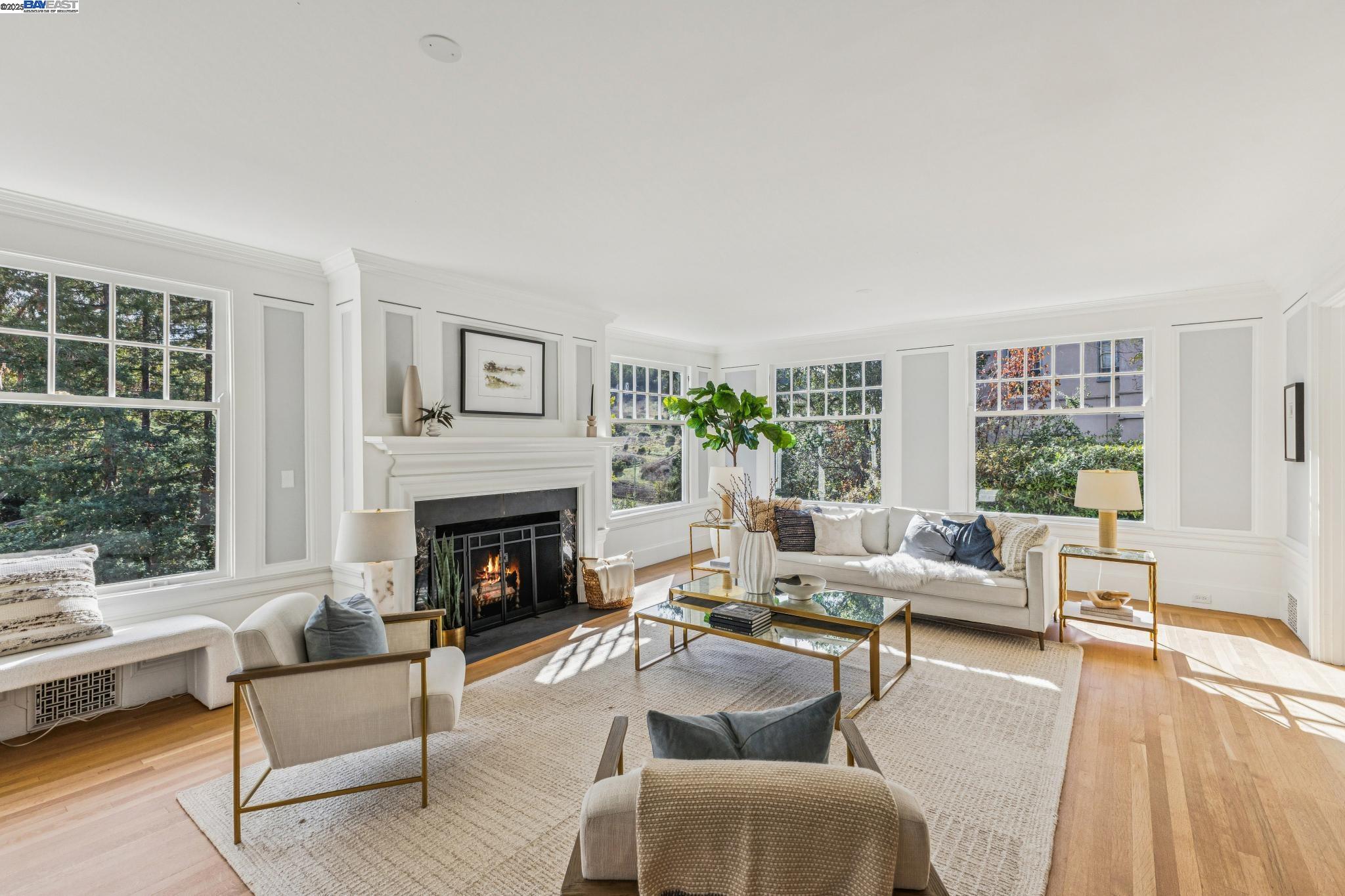 Detail Gallery Image 15 of 59 For 5811 Romany, Oakland,  CA 94618 - 4 Beds | 2/1 Baths