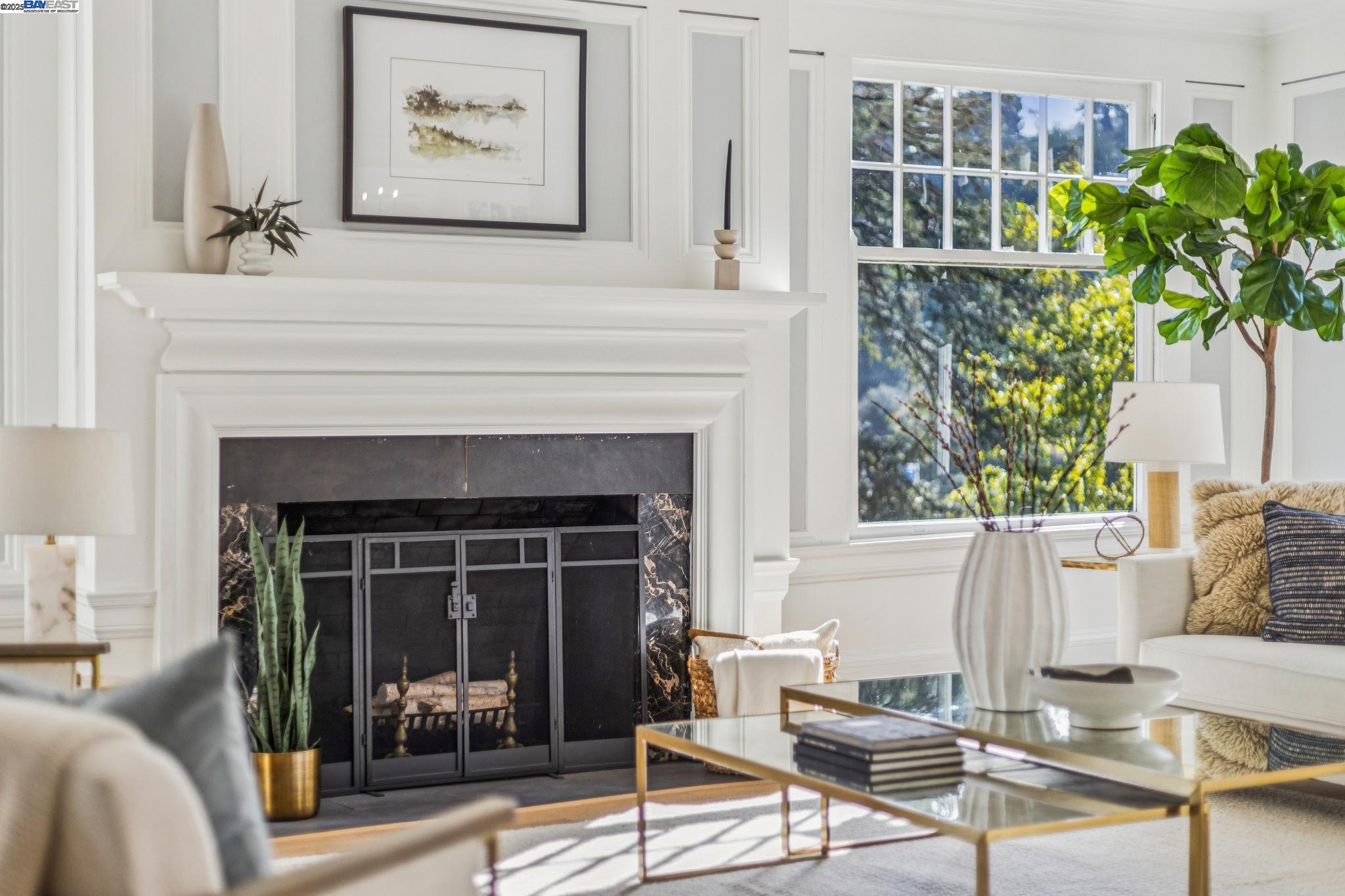 Detail Gallery Image 16 of 59 For 5811 Romany, Oakland,  CA 94618 - 4 Beds | 2/1 Baths