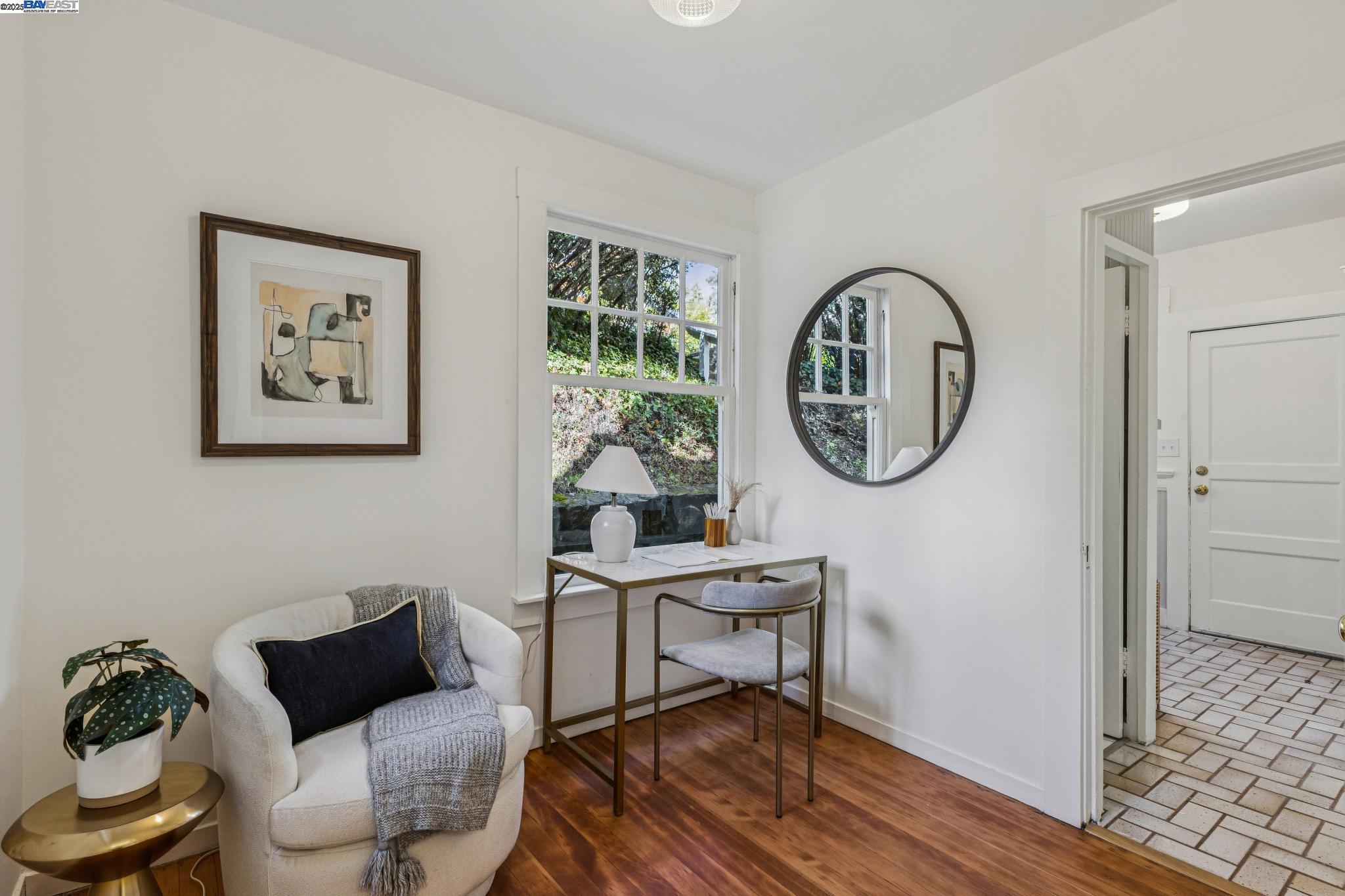 Detail Gallery Image 28 of 59 For 5811 Romany, Oakland,  CA 94618 - 4 Beds | 2/1 Baths