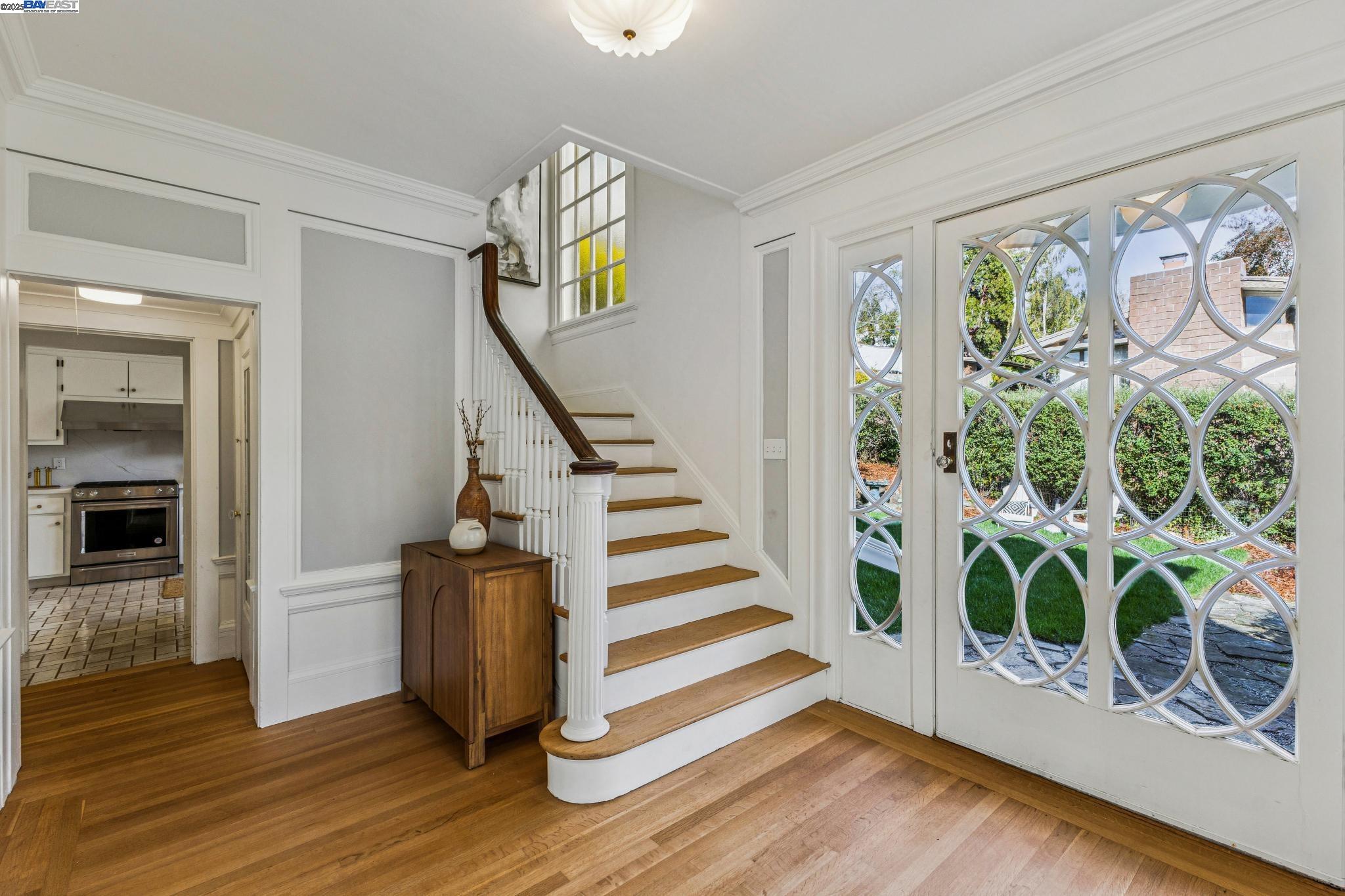 Detail Gallery Image 30 of 59 For 5811 Romany, Oakland,  CA 94618 - 4 Beds | 2/1 Baths