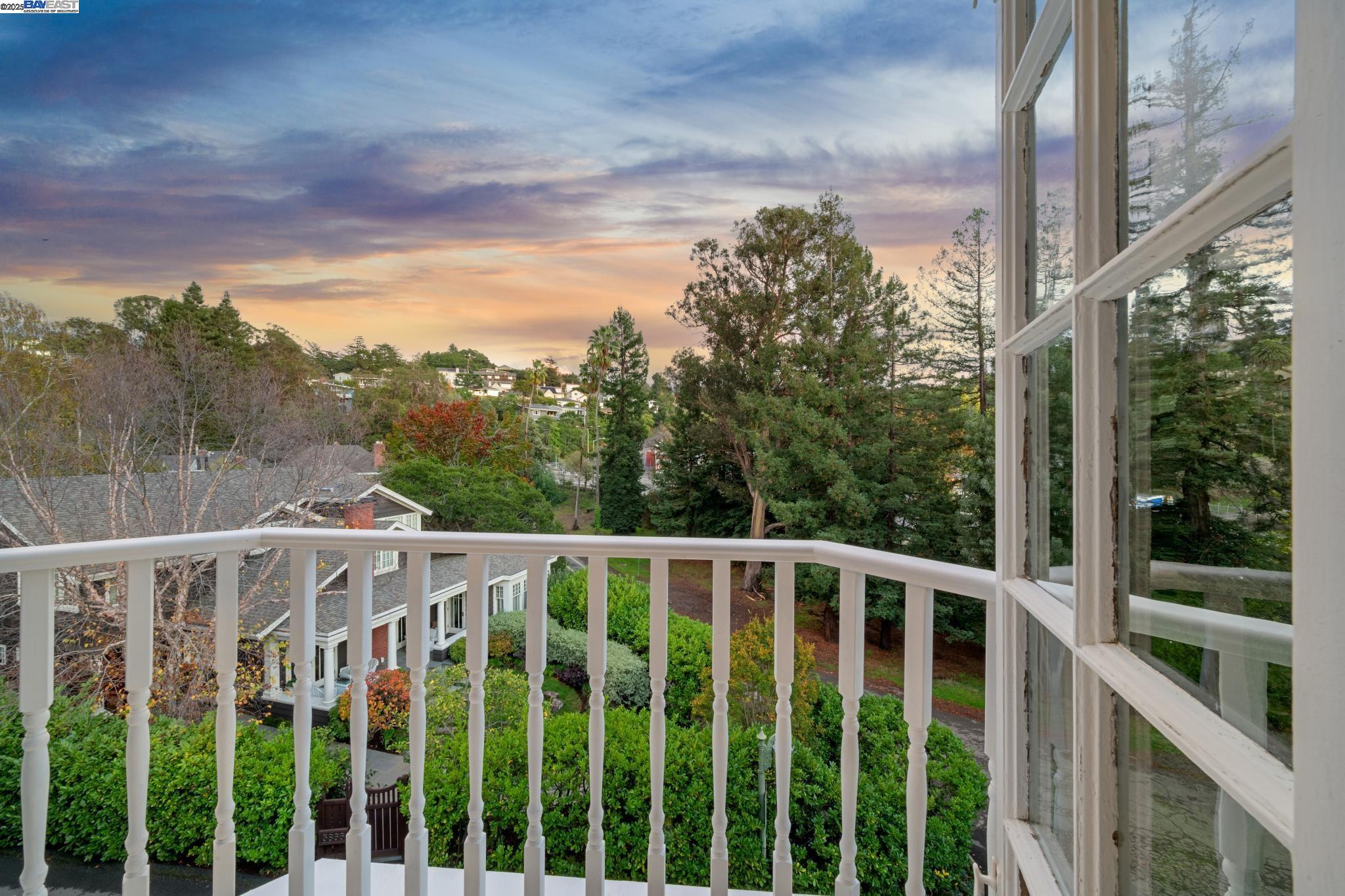 Detail Gallery Image 41 of 59 For 5811 Romany, Oakland,  CA 94618 - 4 Beds | 2/1 Baths