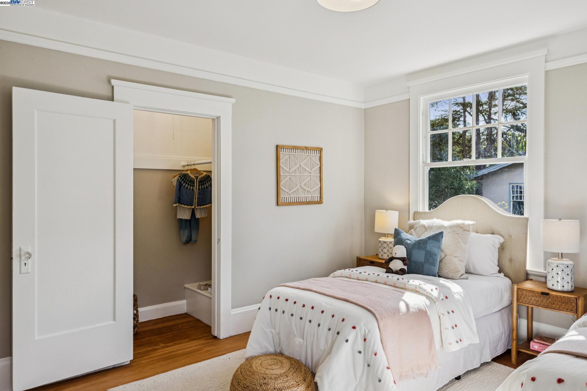 Detail Gallery Image 43 of 59 For 5811 Romany, Oakland,  CA 94618 - 4 Beds | 2/1 Baths