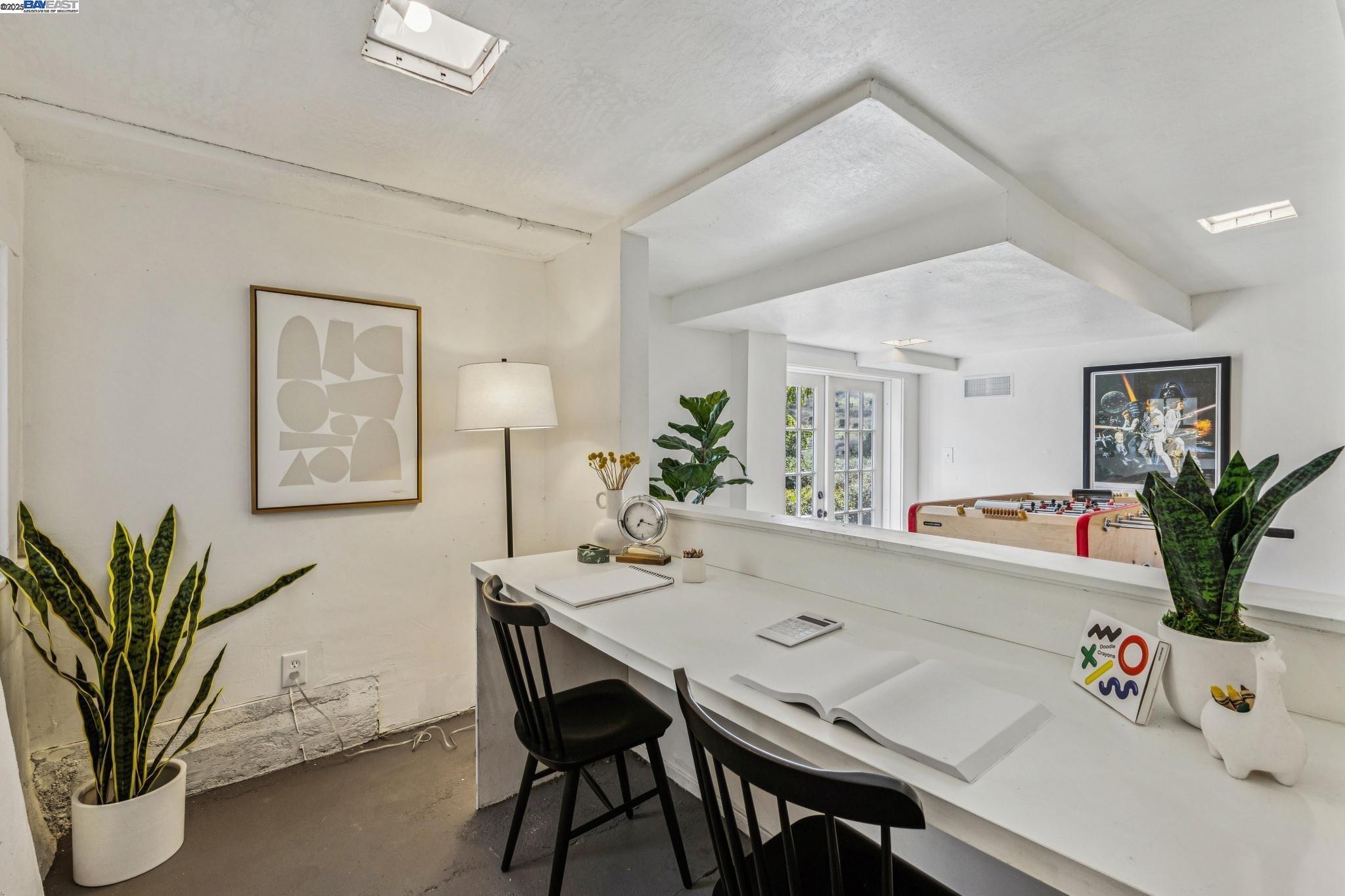 Detail Gallery Image 49 of 59 For 5811 Romany, Oakland,  CA 94618 - 4 Beds | 2/1 Baths