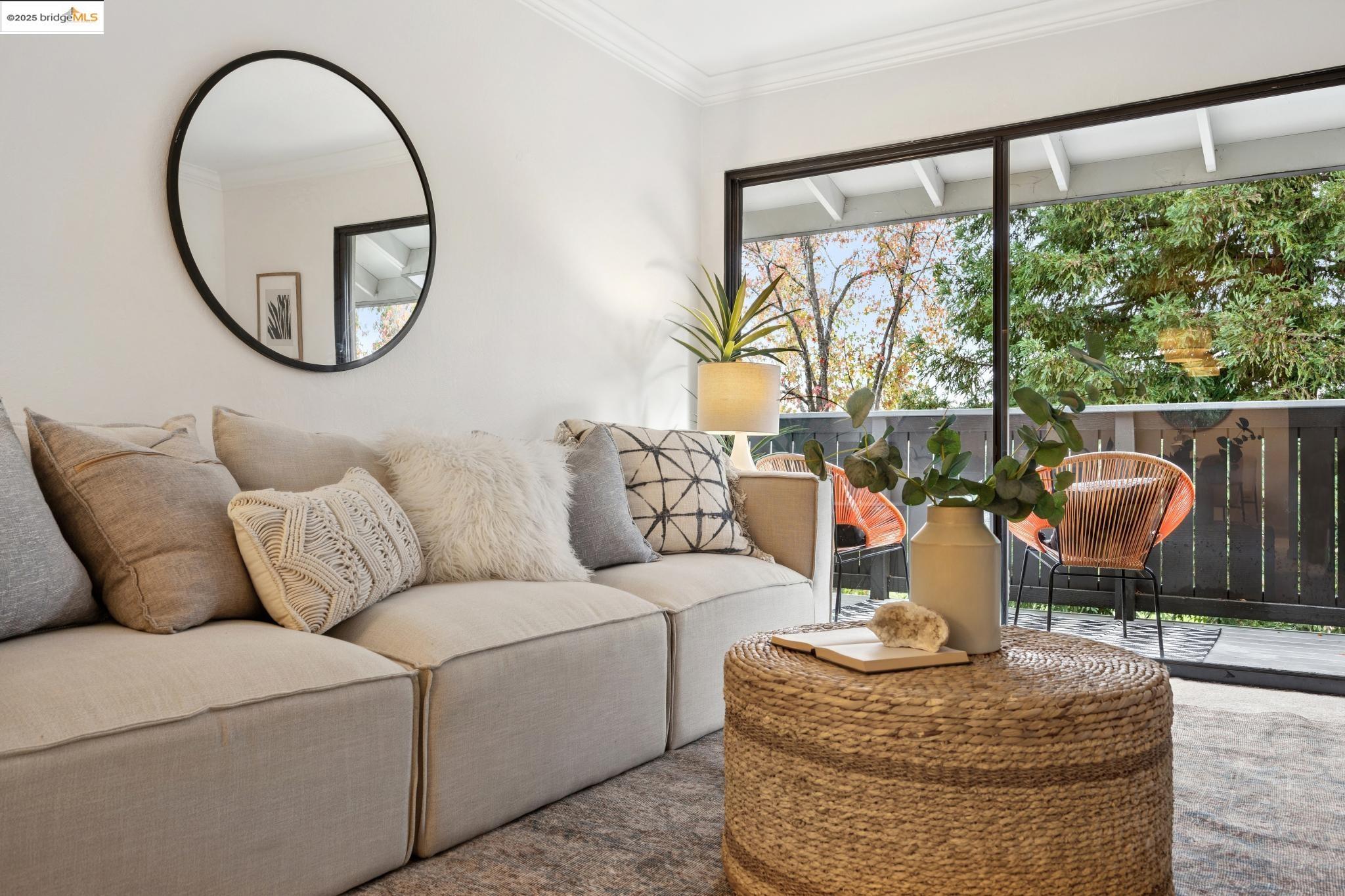 Detail Gallery Image 7 of 28 For 1471 Marchbanks Dr #4,  Walnut Creek,  CA 94598 - 1 Beds | 1 Baths