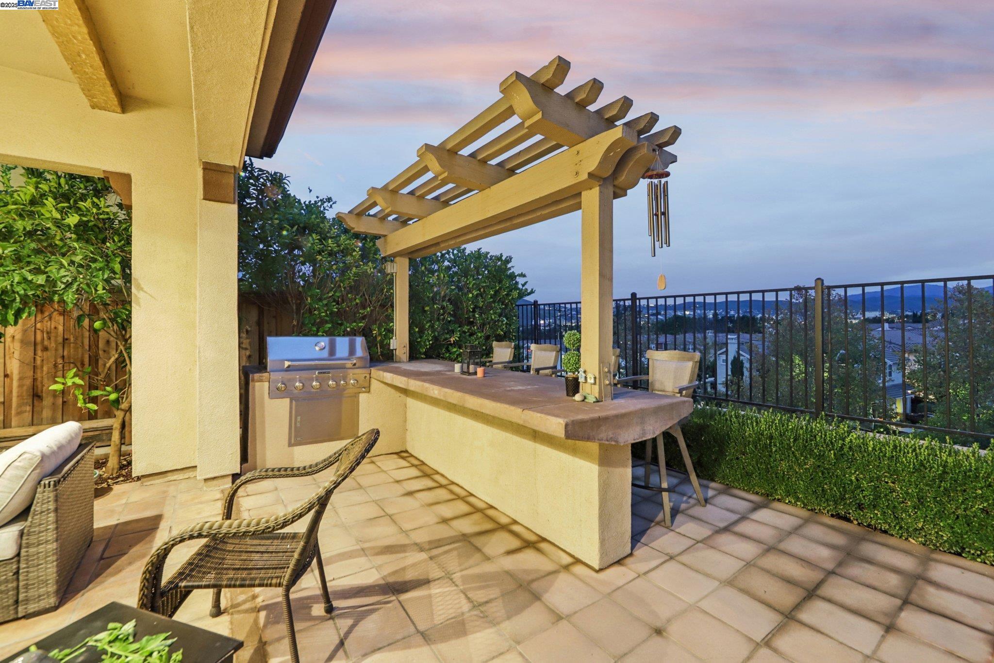 Detail Gallery Image 11 of 59 For 3885 Highpointe Ct, Dublin,  CA 94568 - 4 Beds | 4 Baths