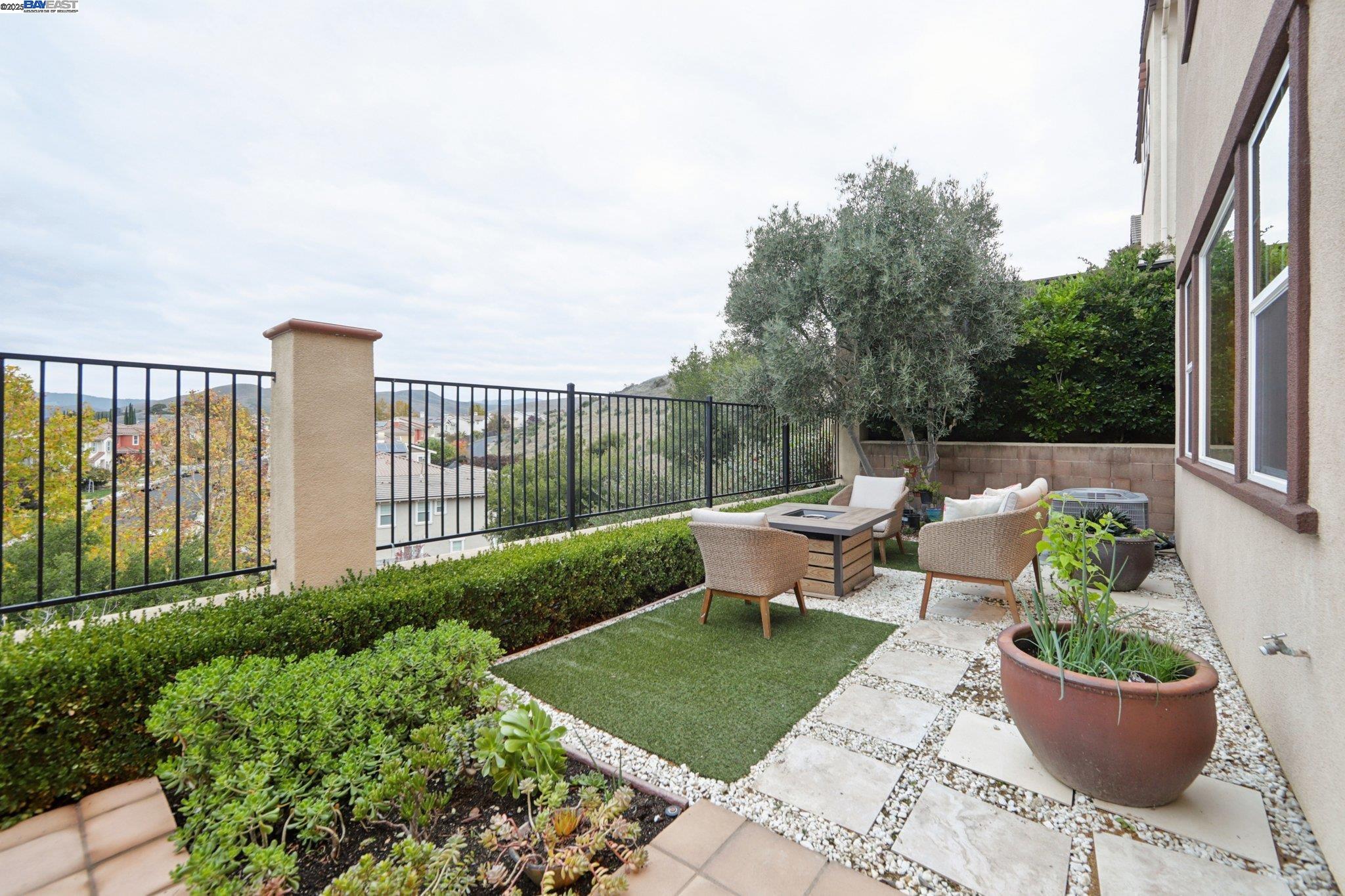 Detail Gallery Image 12 of 59 For 3885 Highpointe Ct, Dublin,  CA 94568 - 4 Beds | 4 Baths