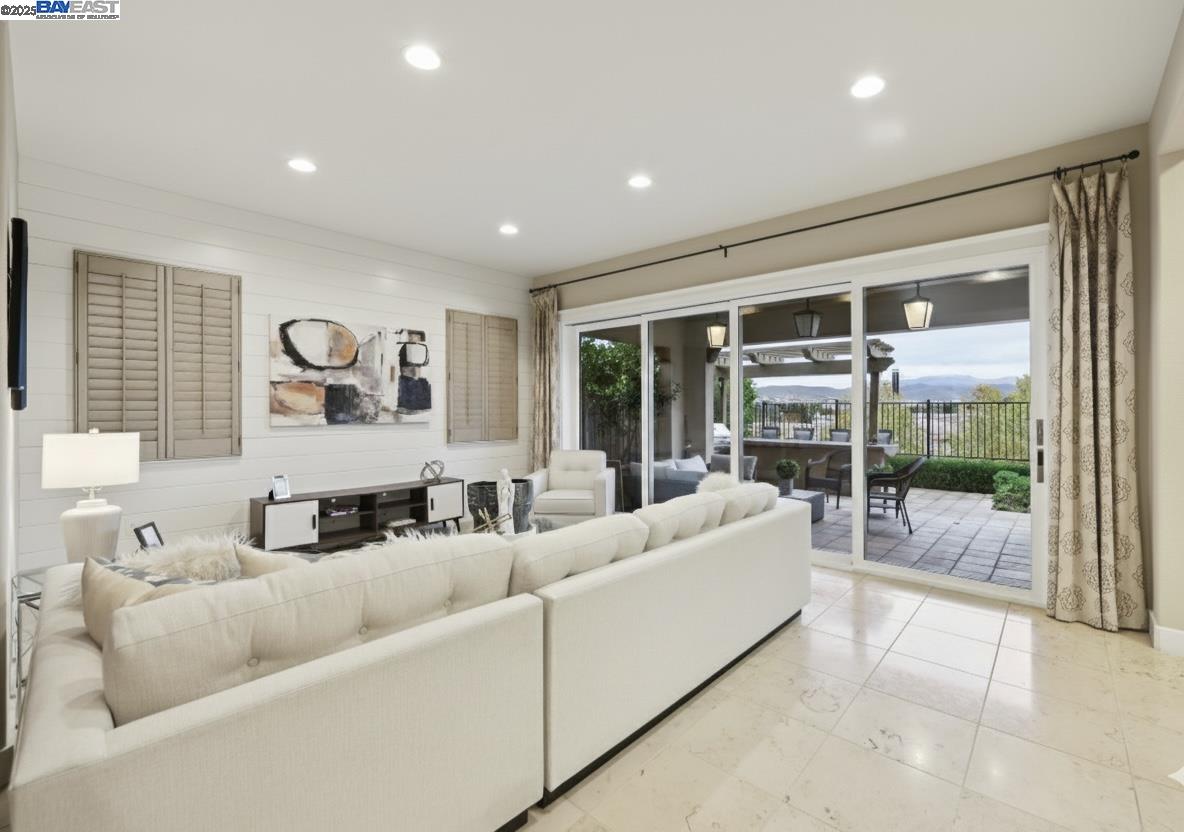 Detail Gallery Image 20 of 59 For 3885 Highpointe Ct, Dublin,  CA 94568 - 4 Beds | 4 Baths