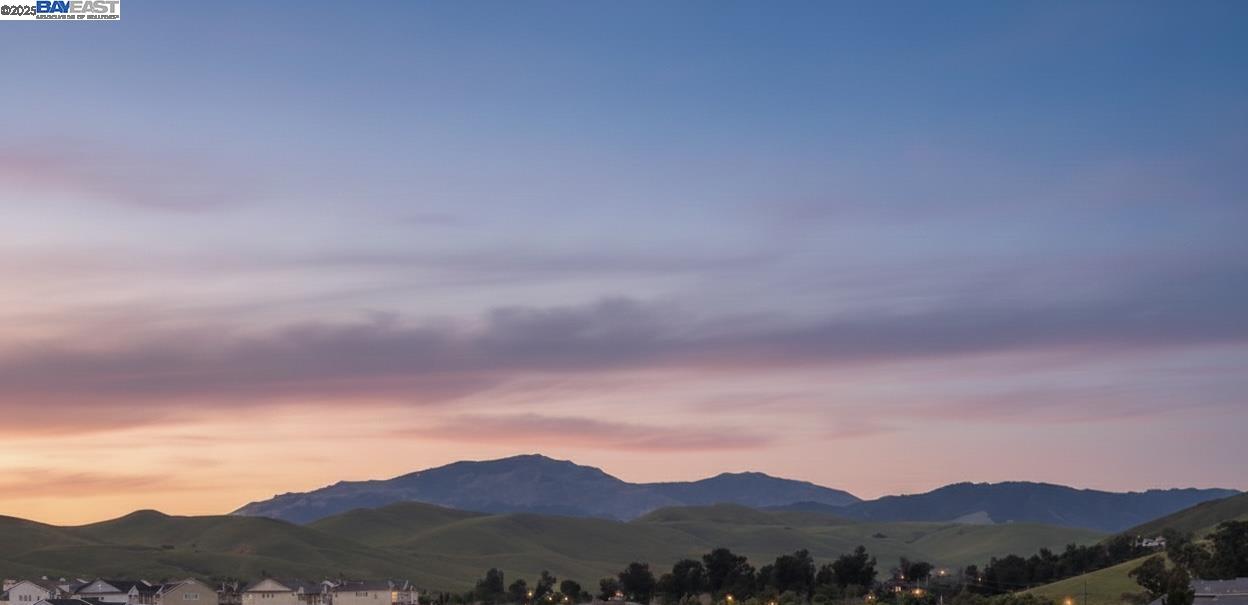 Detail Gallery Image 3 of 59 For 3885 Highpointe Ct, Dublin,  CA 94568 - 4 Beds | 4 Baths