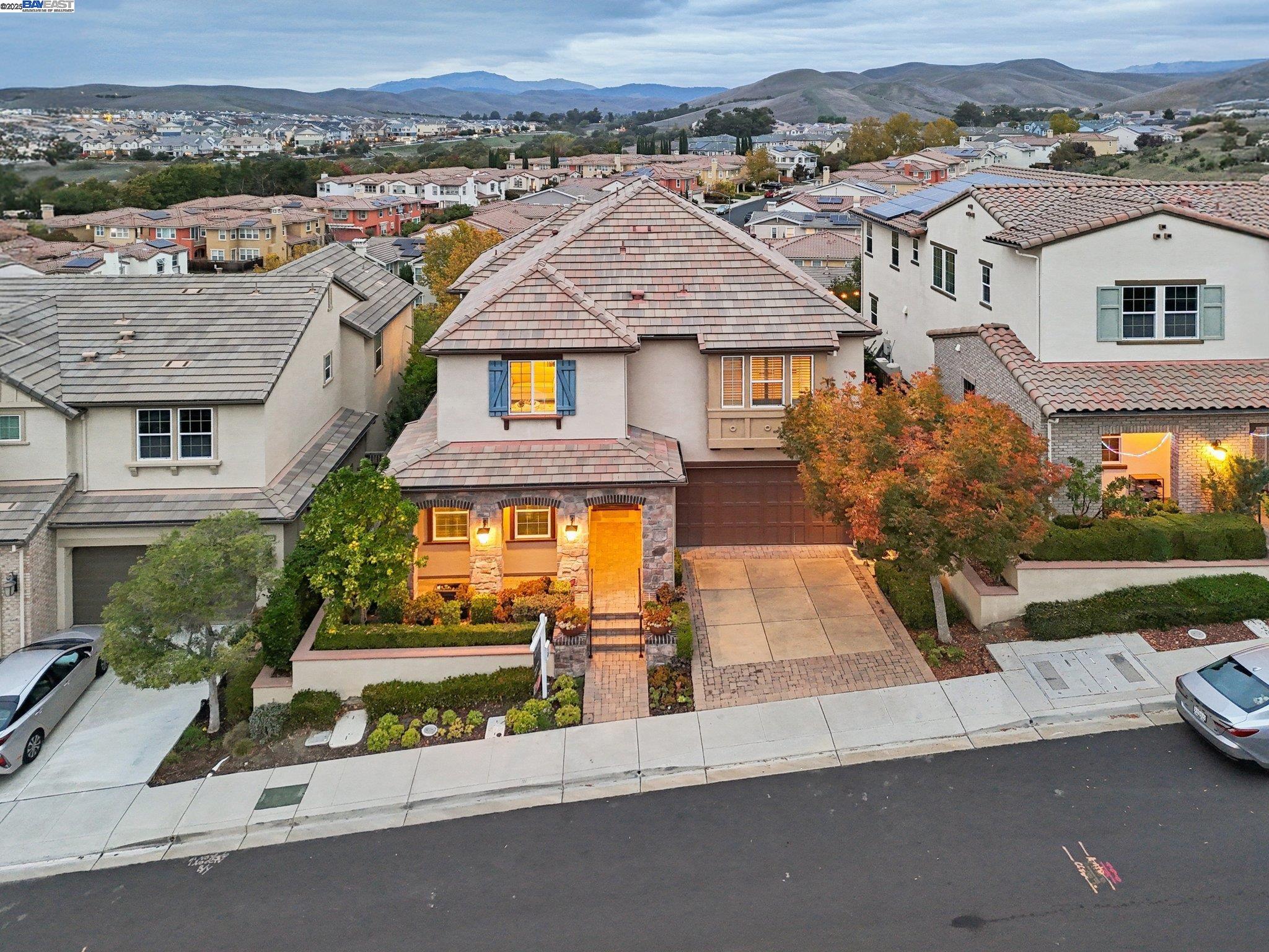 Detail Gallery Image 5 of 59 For 3885 Highpointe Ct, Dublin,  CA 94568 - 4 Beds | 4 Baths