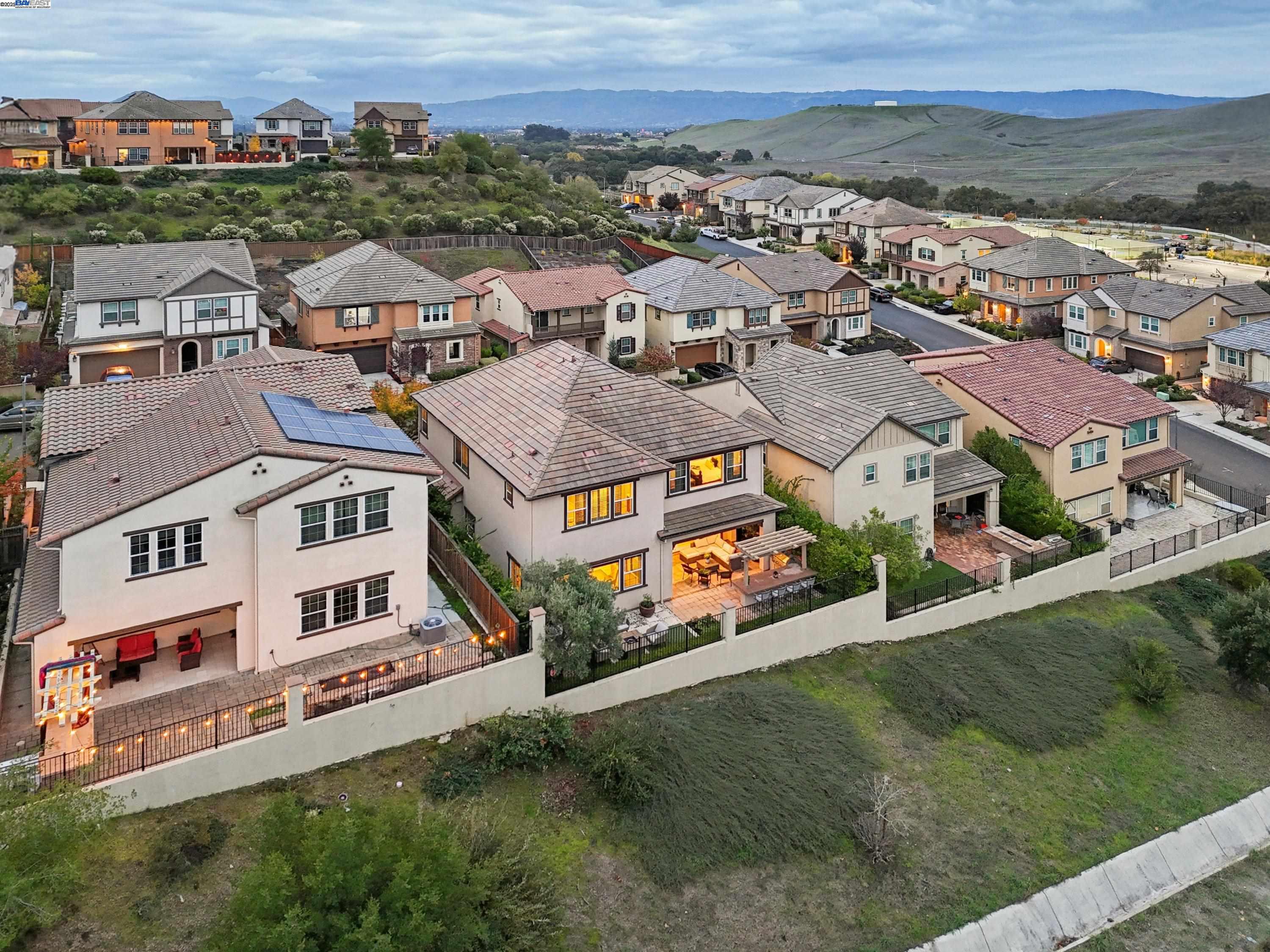 Detail Gallery Image 6 of 59 For 3885 Highpointe Ct, Dublin,  CA 94568 - 4 Beds | 4 Baths