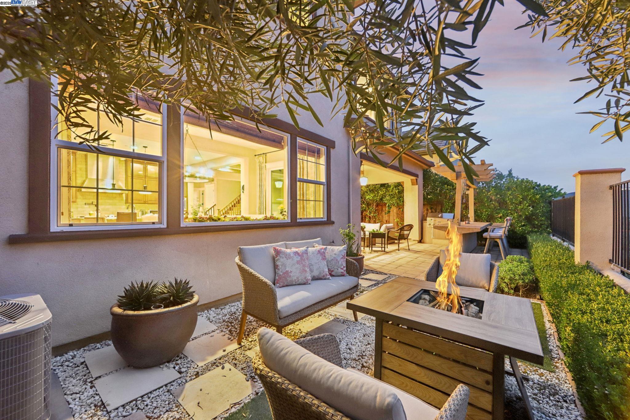 Detail Gallery Image 10 of 59 For 3885 Highpointe Ct, Dublin,  CA 94568 - 4 Beds | 4 Baths