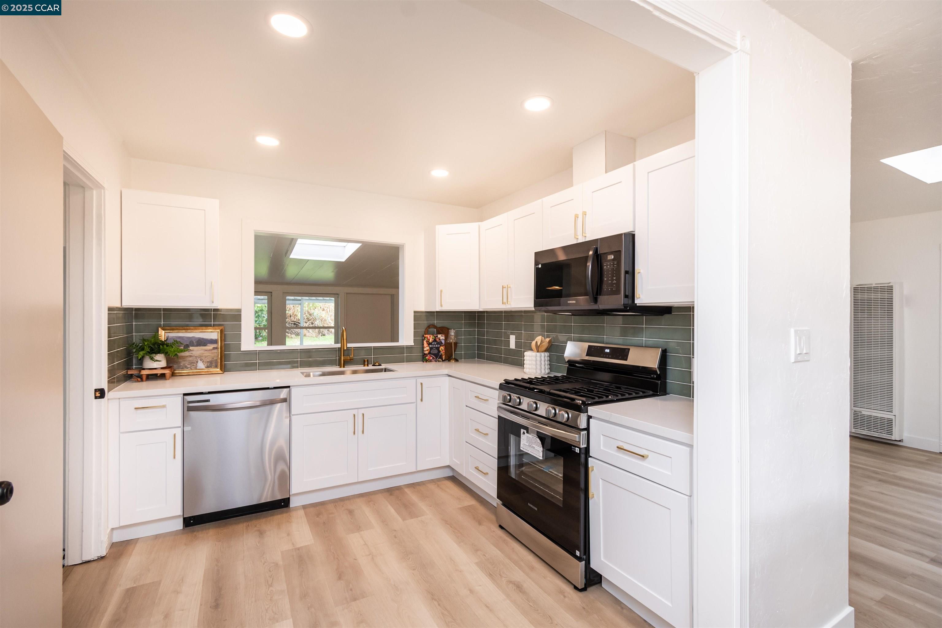 Detail Gallery Image 13 of 45 For 2491 Carlsbad Ave, Sacramento,  CA 95821 - 5 Beds | 2 Baths