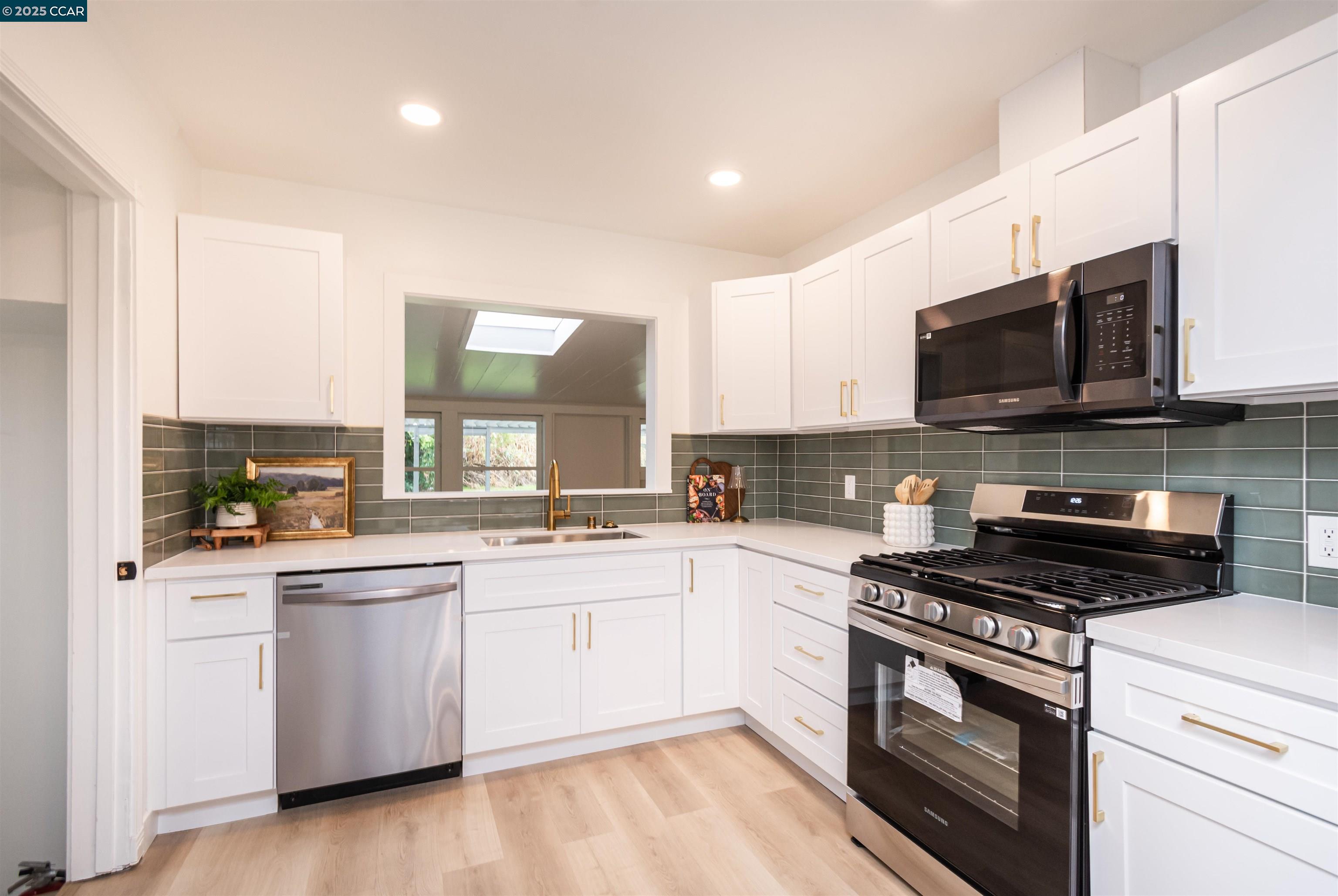 Detail Gallery Image 14 of 45 For 2491 Carlsbad Ave, Sacramento,  CA 95821 - 5 Beds | 2 Baths