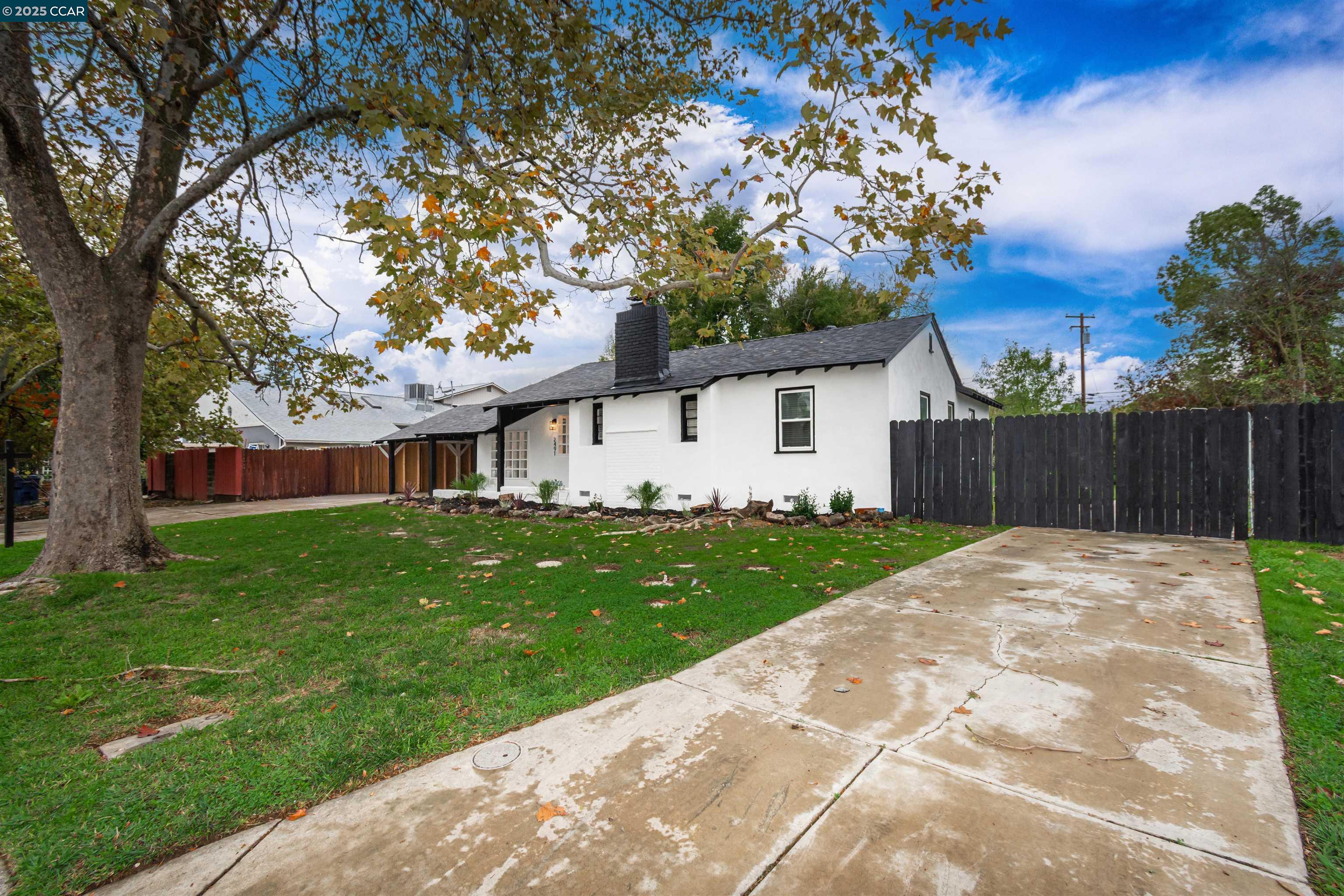 Detail Gallery Image 4 of 45 For 2491 Carlsbad Ave, Sacramento,  CA 95821 - 5 Beds | 2 Baths