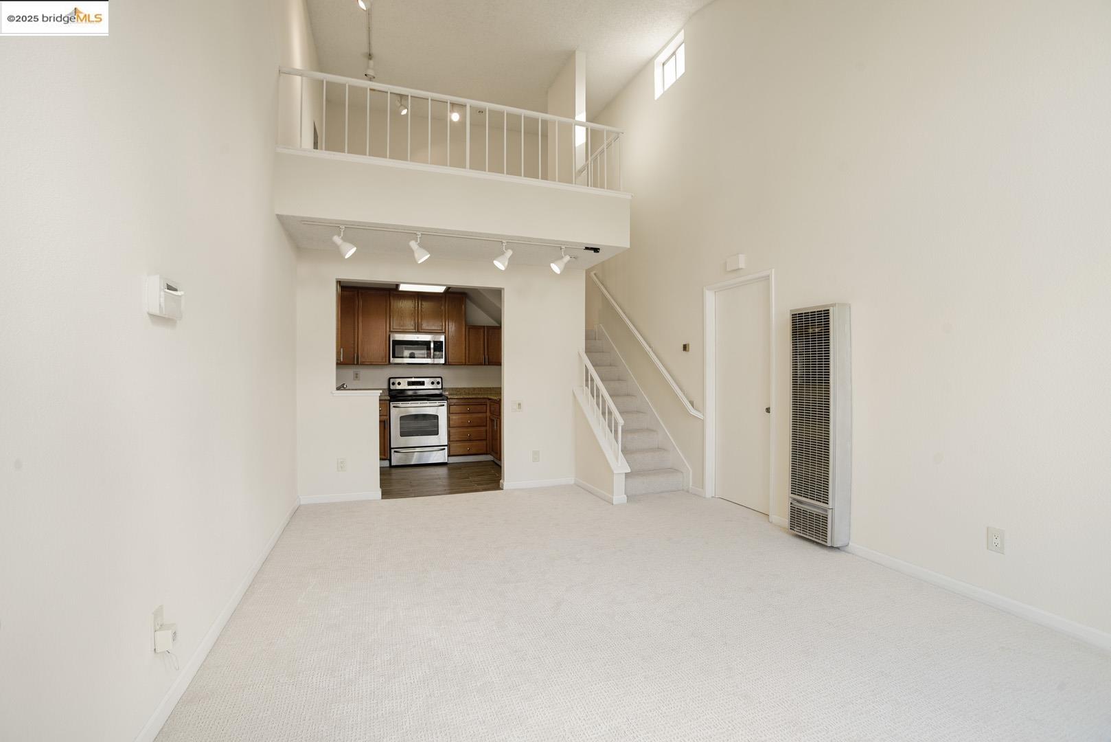 Detail Gallery Image 4 of 36 For 44 Glenwood, Hercules,  CA 94547 - 1 Beds | 1 Baths