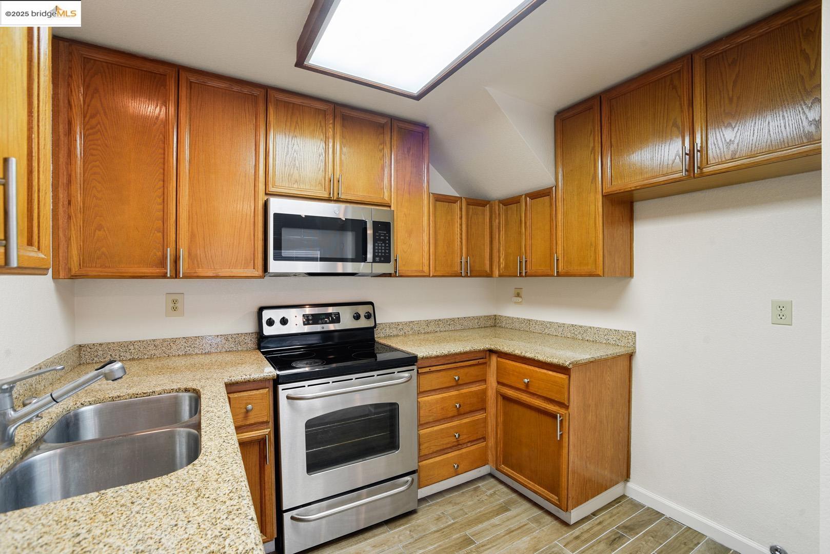 Detail Gallery Image 10 of 36 For 44 Glenwood, Hercules,  CA 94547 - 1 Beds | 1 Baths