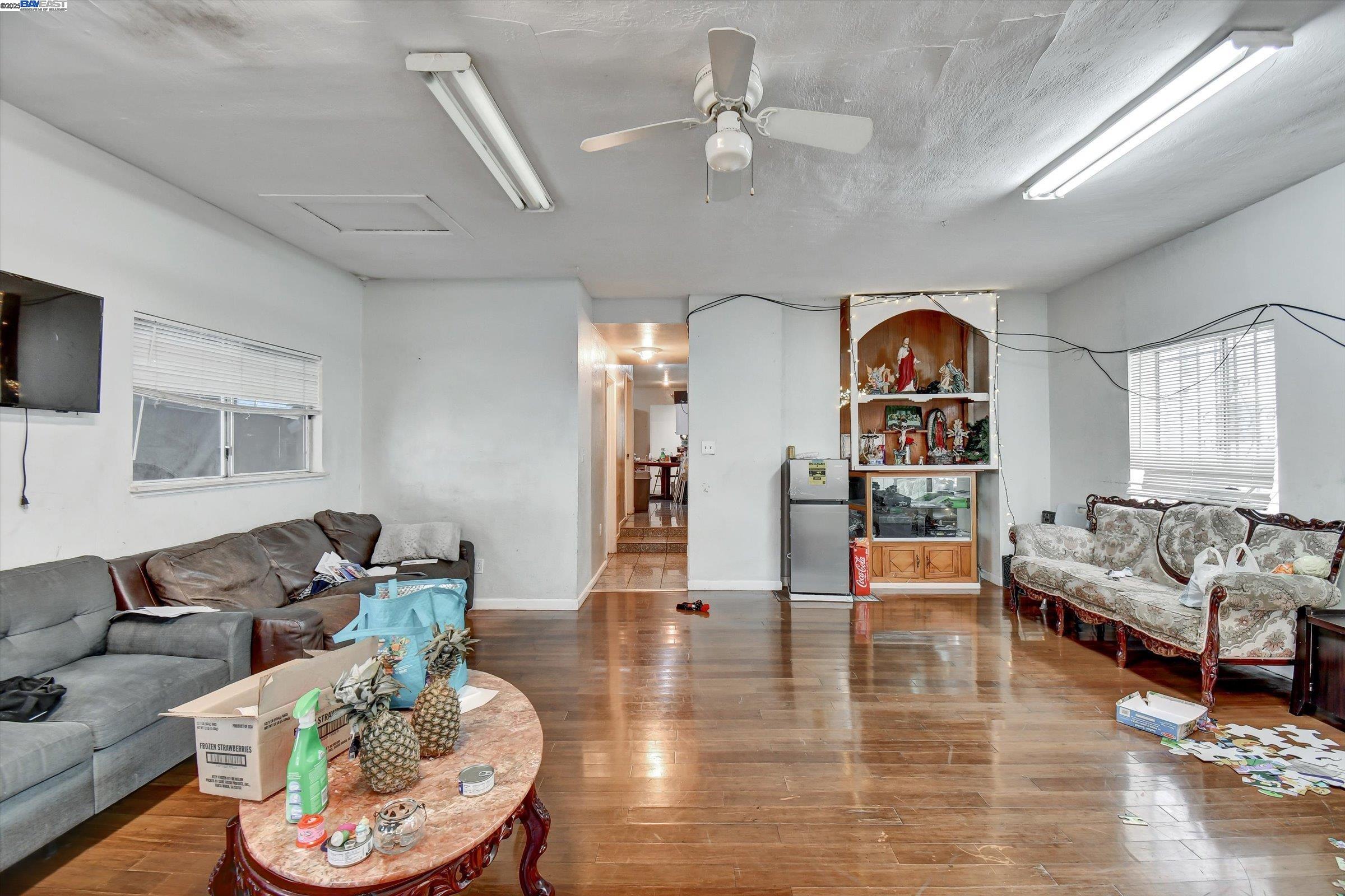 Detail Gallery Image 8 of 38 For 1506 52nd Ave, Oakland,  CA 94601 - 4 Beds | 2 Baths