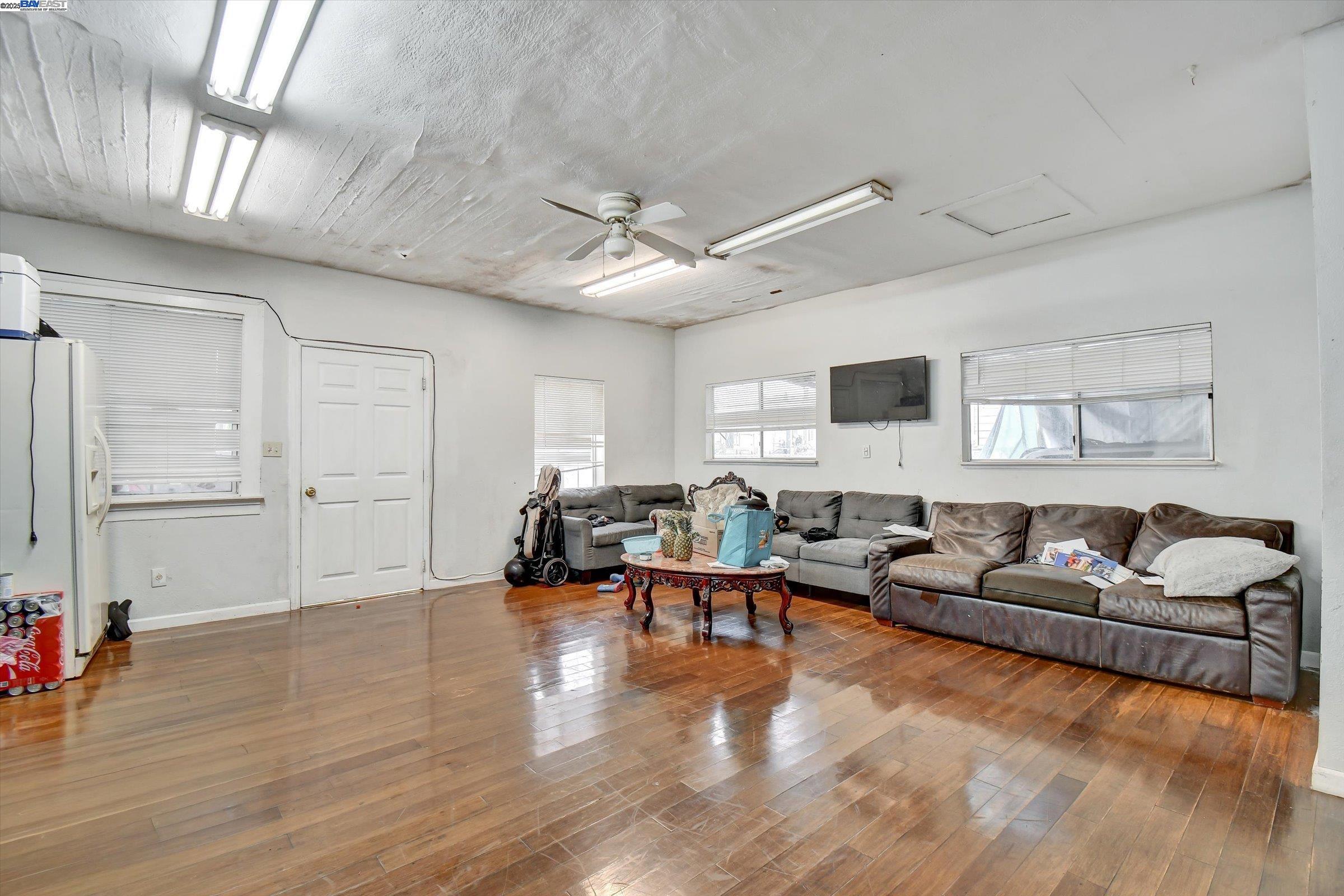 Detail Gallery Image 10 of 38 For 1506 52nd Ave, Oakland,  CA 94601 - 4 Beds | 2 Baths