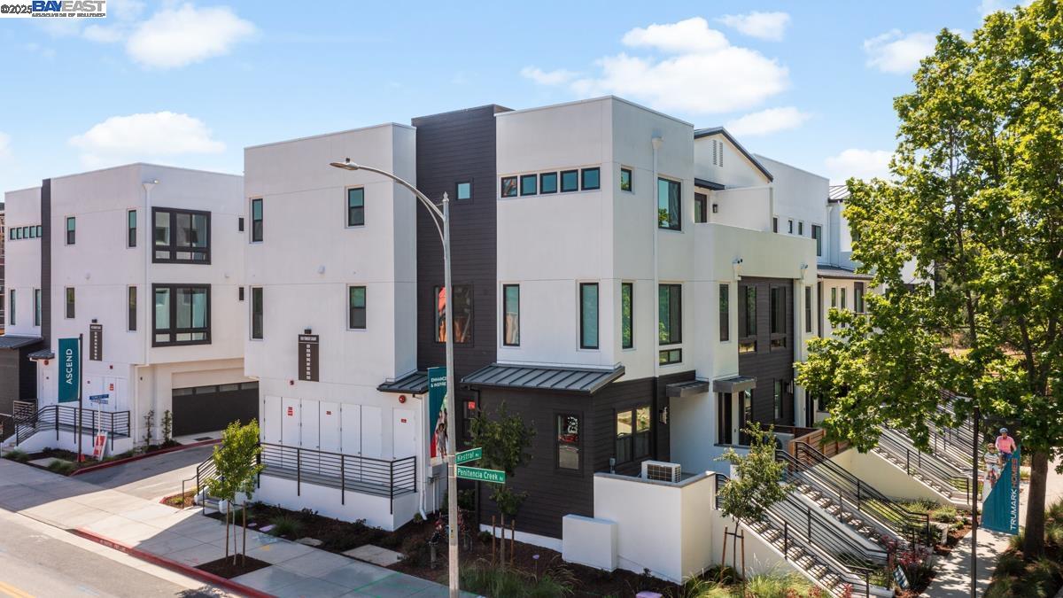 Detail Gallery Image 1 of 11 For 998 Harcot Court, San Jose,  CA 95133 - 4 Beds | 4 Baths