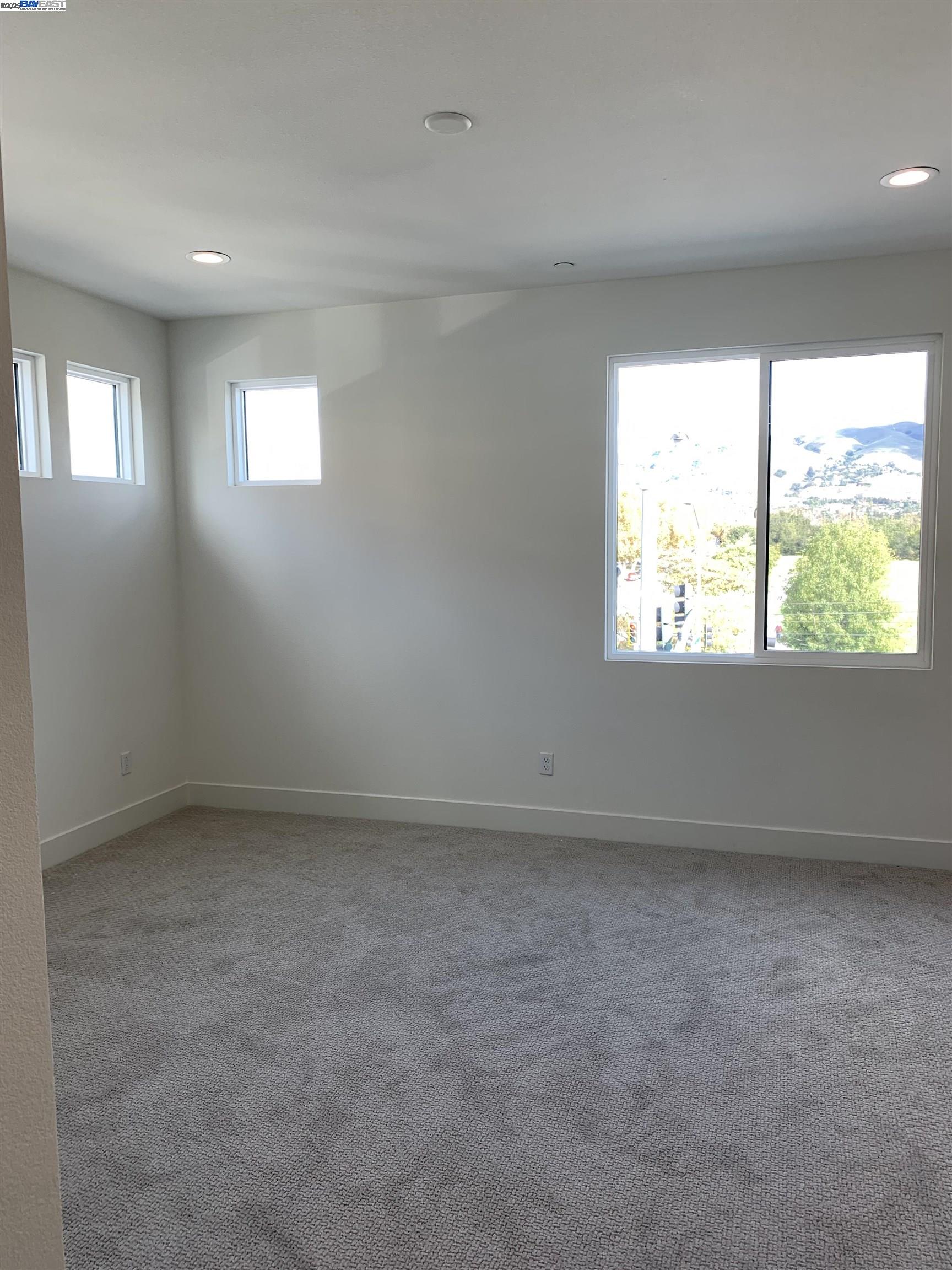 Detail Gallery Image 7 of 11 For 998 Harcot Court, San Jose,  CA 95133 - 4 Beds | 4 Baths