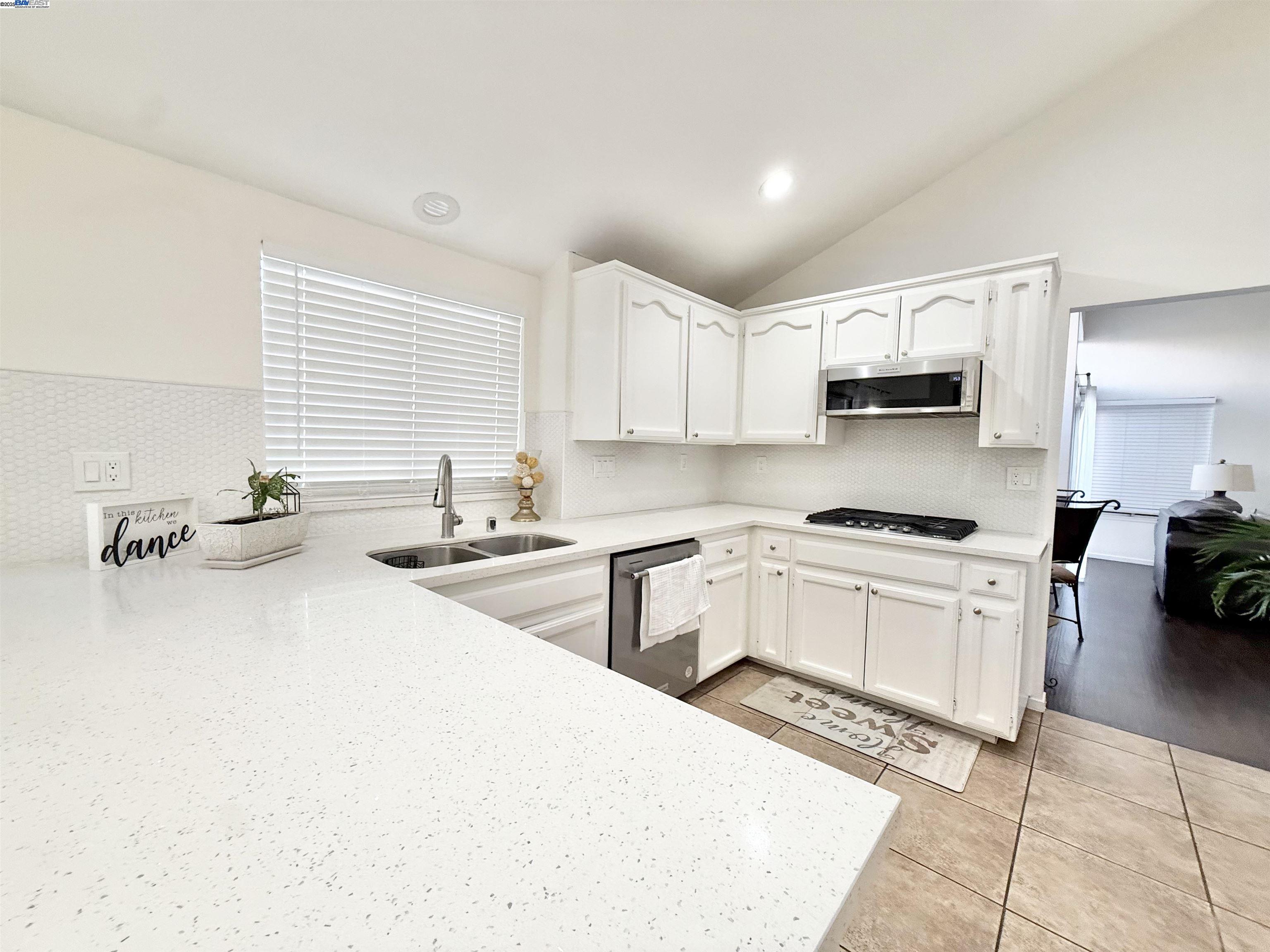 Detail Gallery Image 33 of 39 For 3601 Balfour Ln, Modesto,  CA 95357 - 4 Beds | 3 Baths